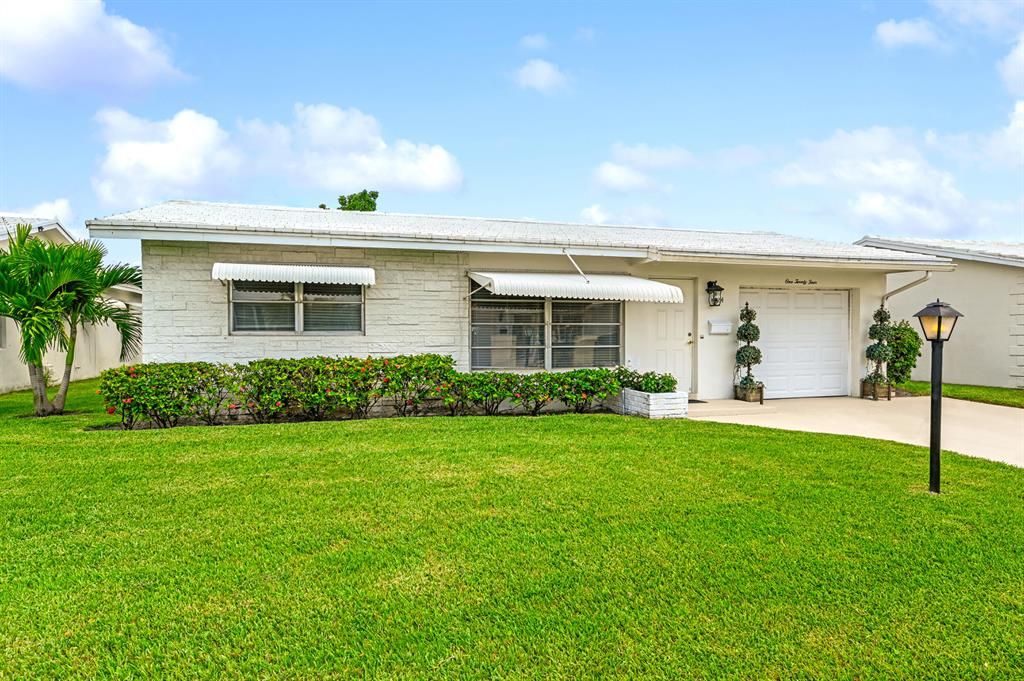 Photo of 124 SW 14th Street St, Boynton Beach, FL 33426 (MLS # R10826495)