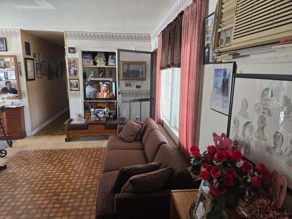 Photo of 255 NE 41st Street, Deerfield Beach, FL 33064 (MLS # B26035005)