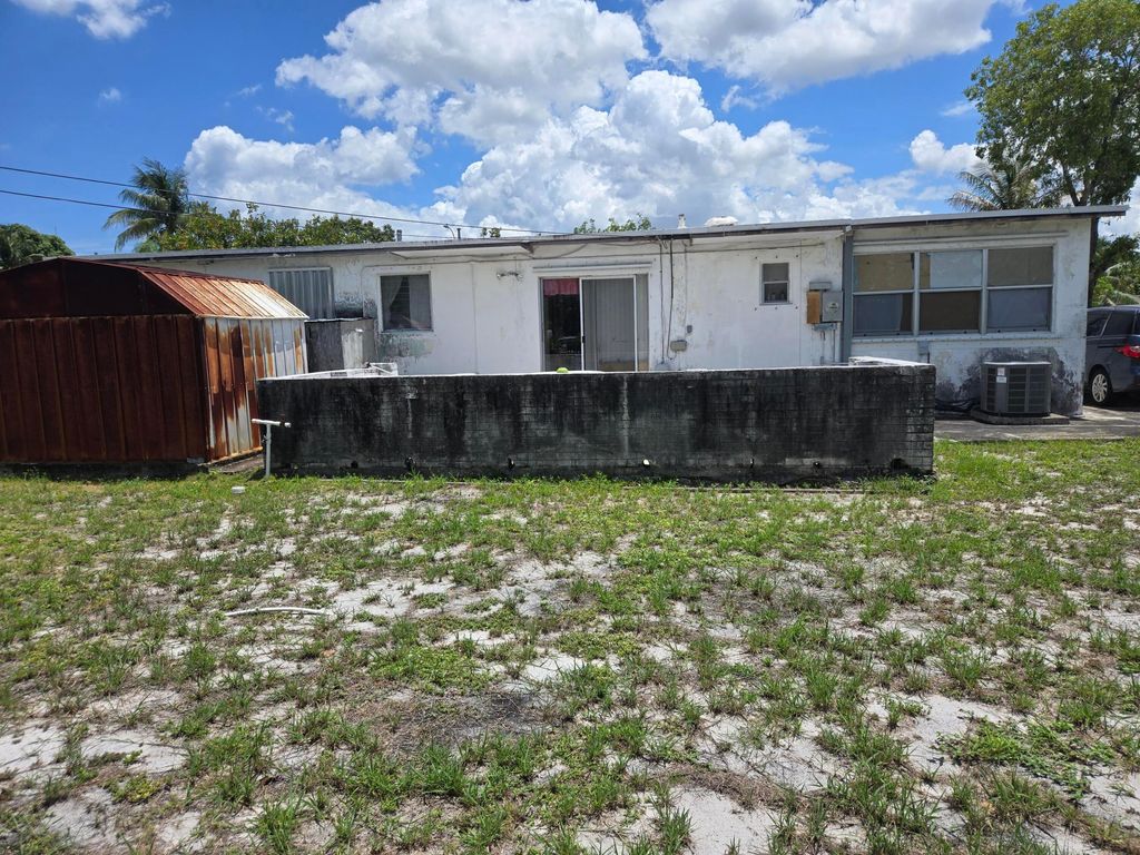 Photo of 255 NE 41st Street, Deerfield Beach, FL 33064 (MLS # B26035005)