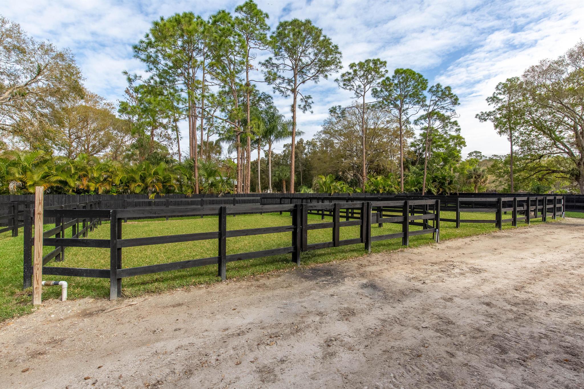 LOXAHATCHEE GROVES - Residential Lease