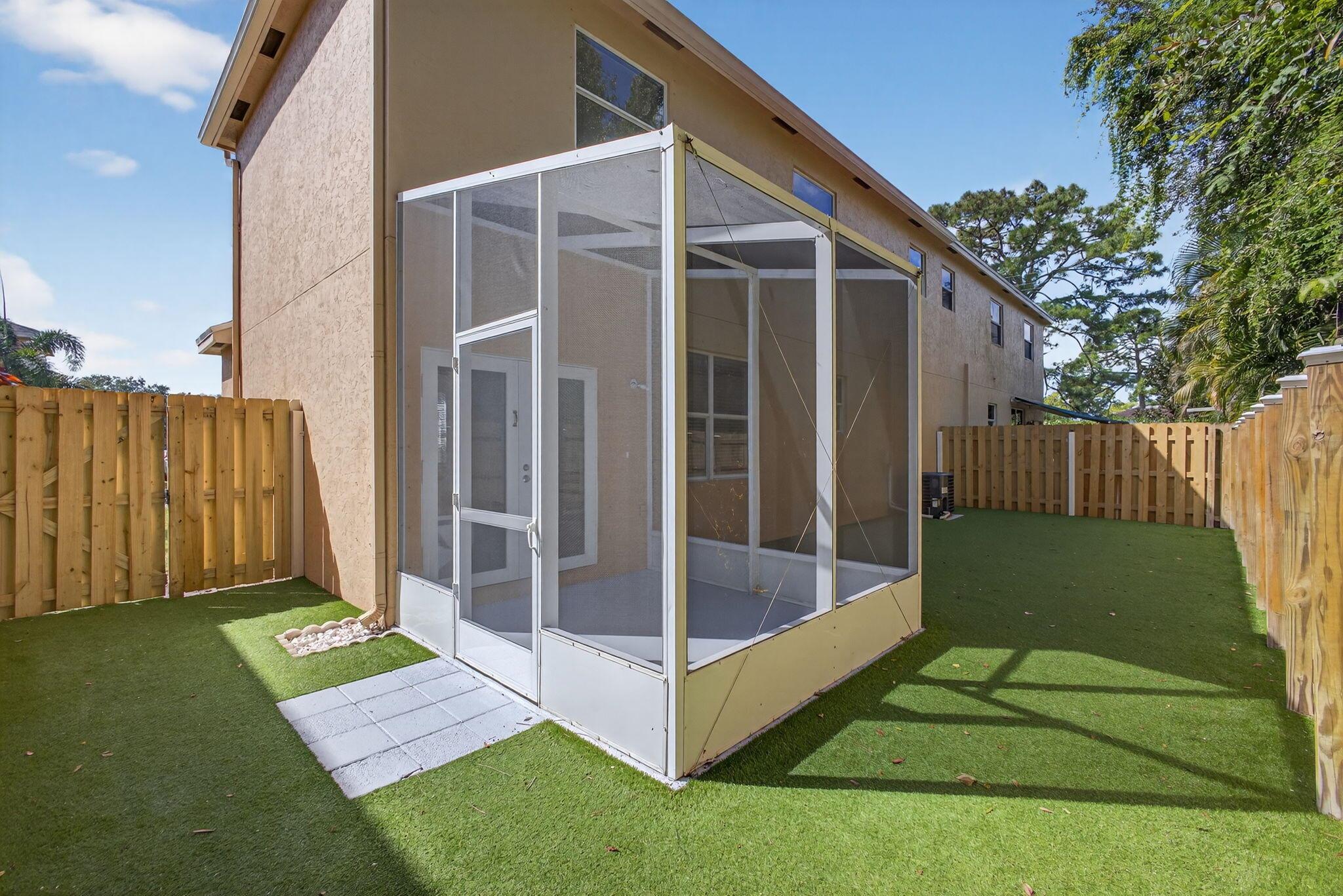 LAUREL OAKS - Residential