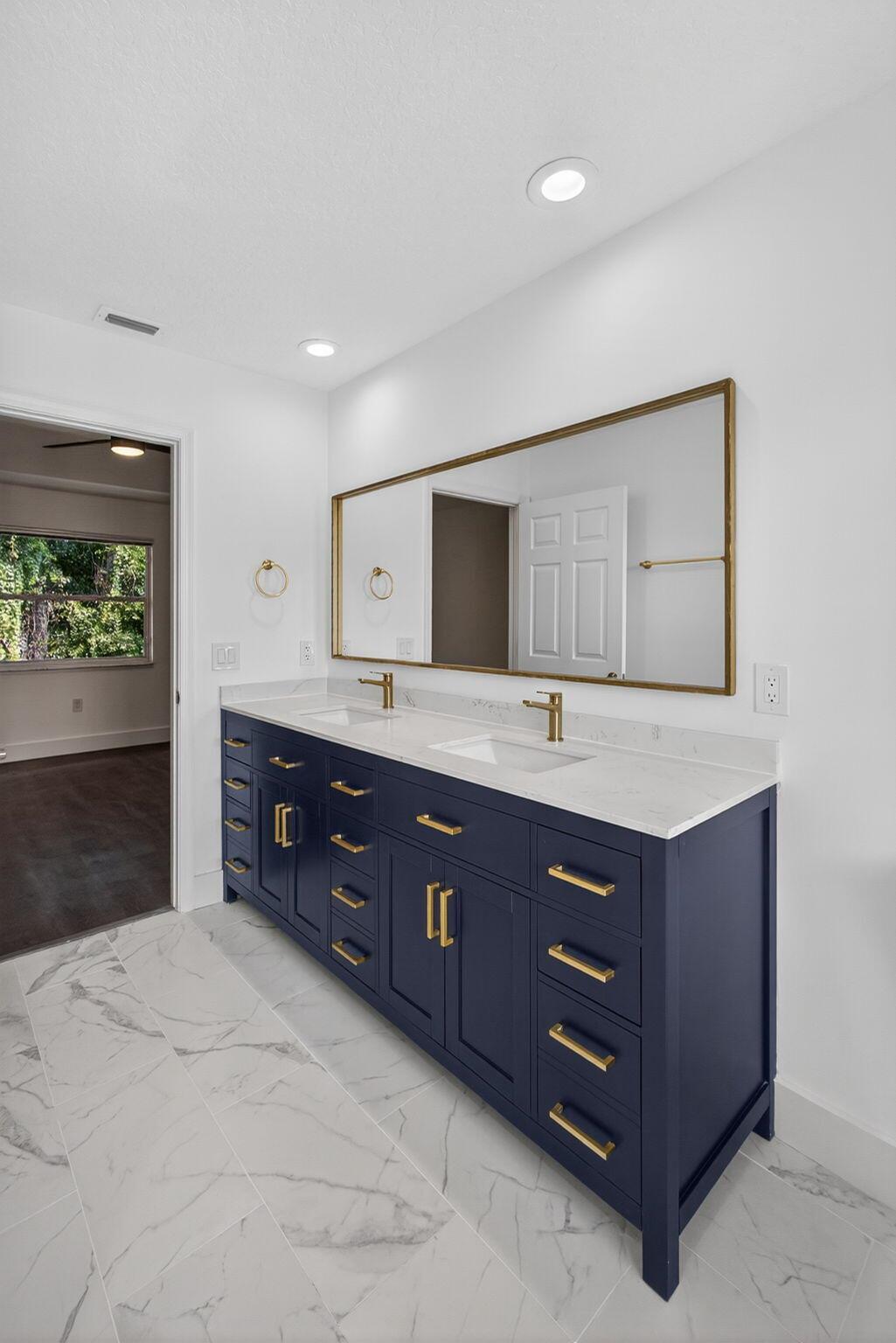 LAUREL OAKS - Residential