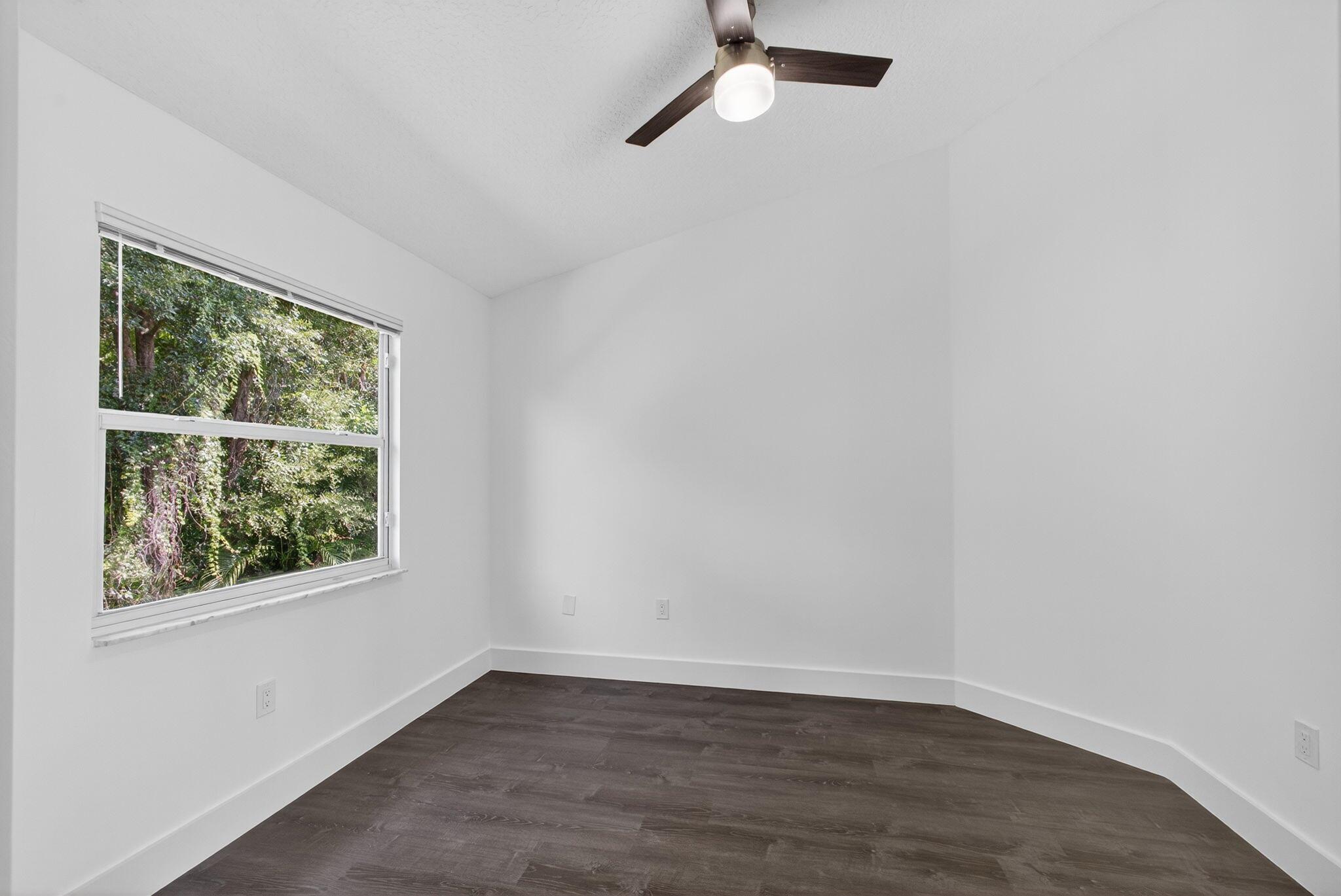 LAUREL OAKS - Residential