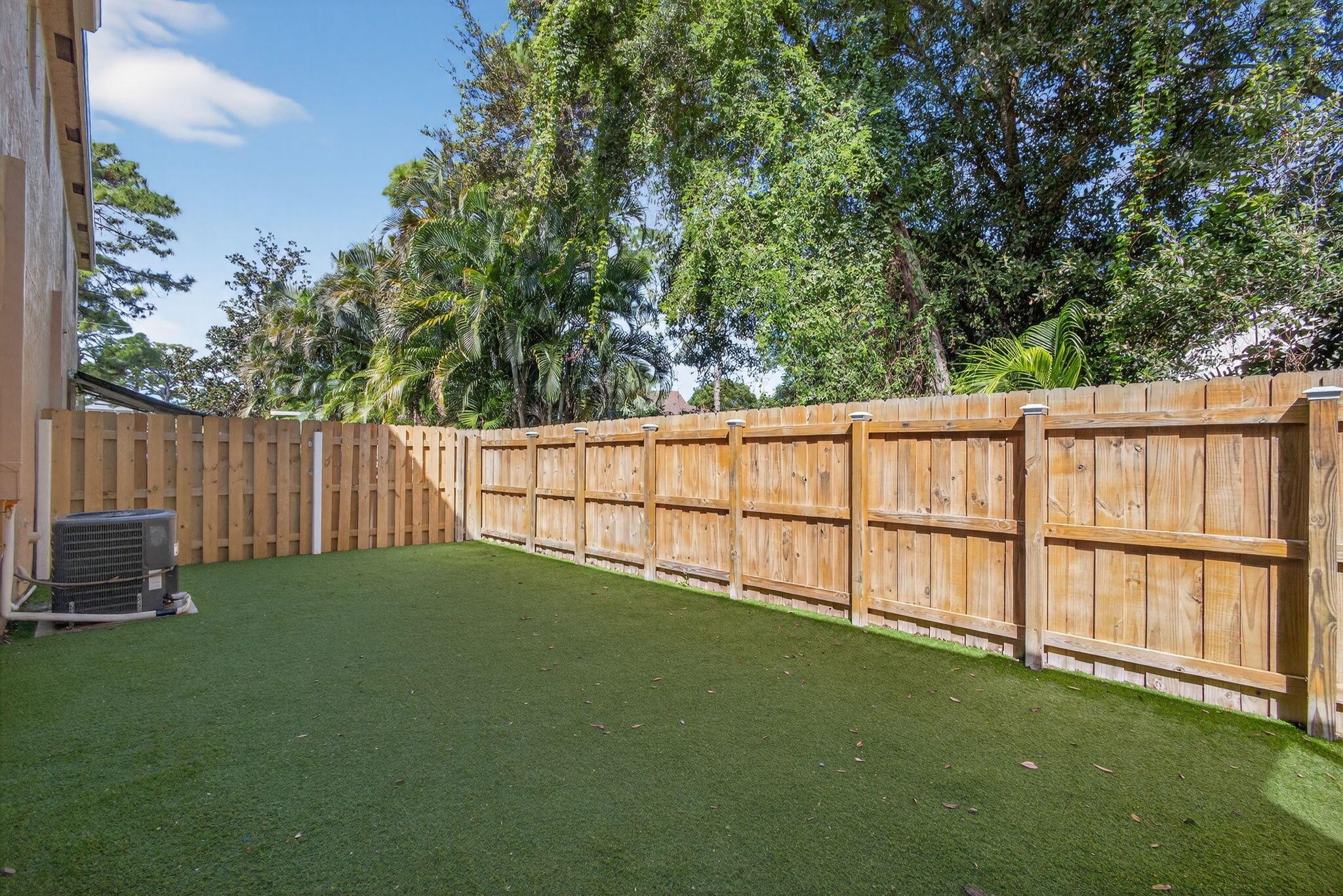 LAUREL OAKS - Residential