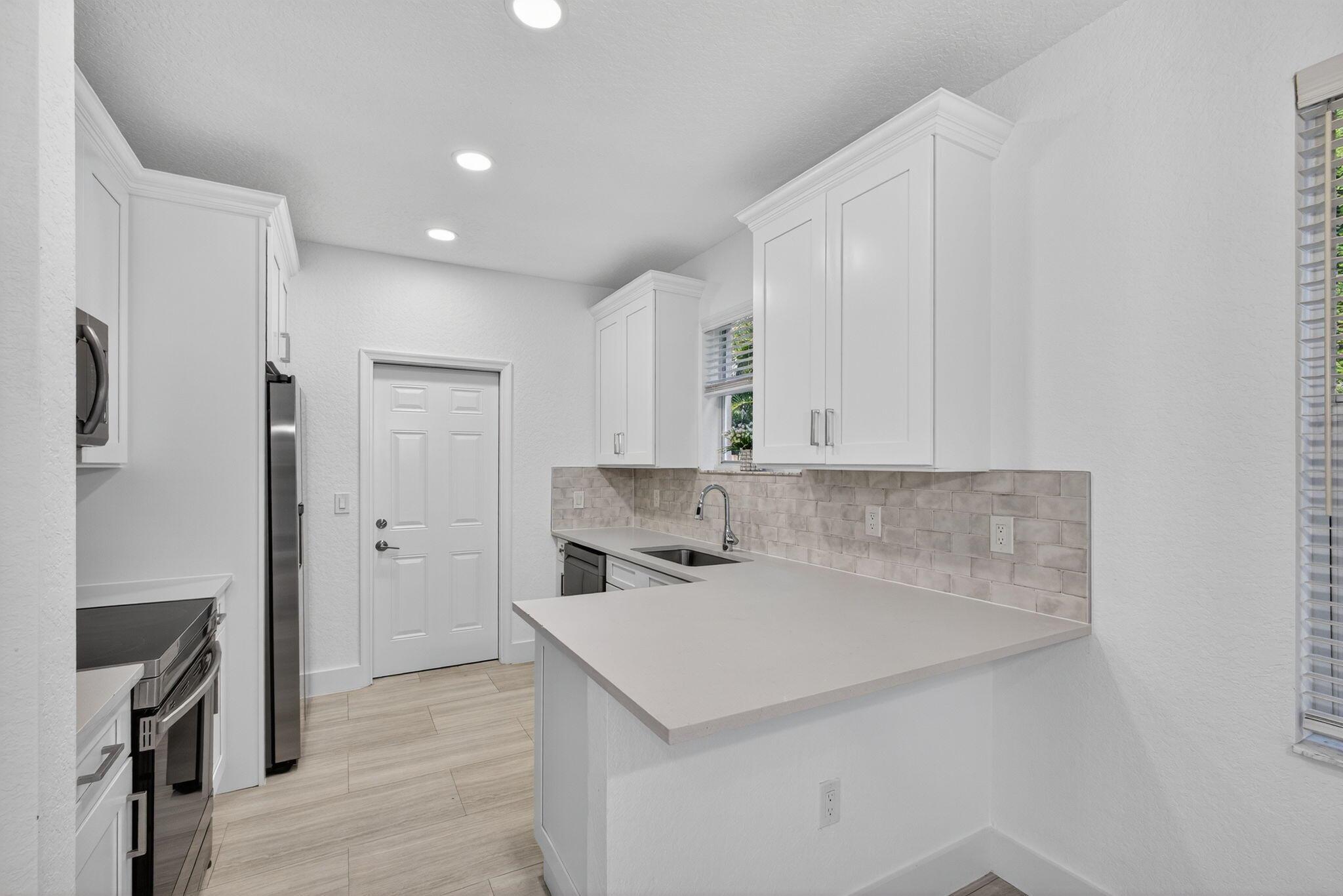 LAUREL OAKS - Residential