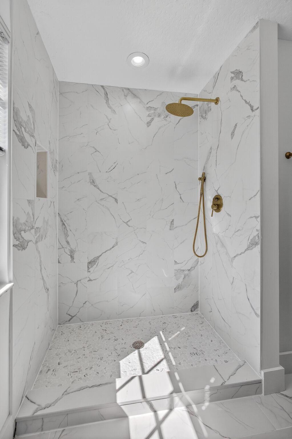 LAUREL OAKS - Residential