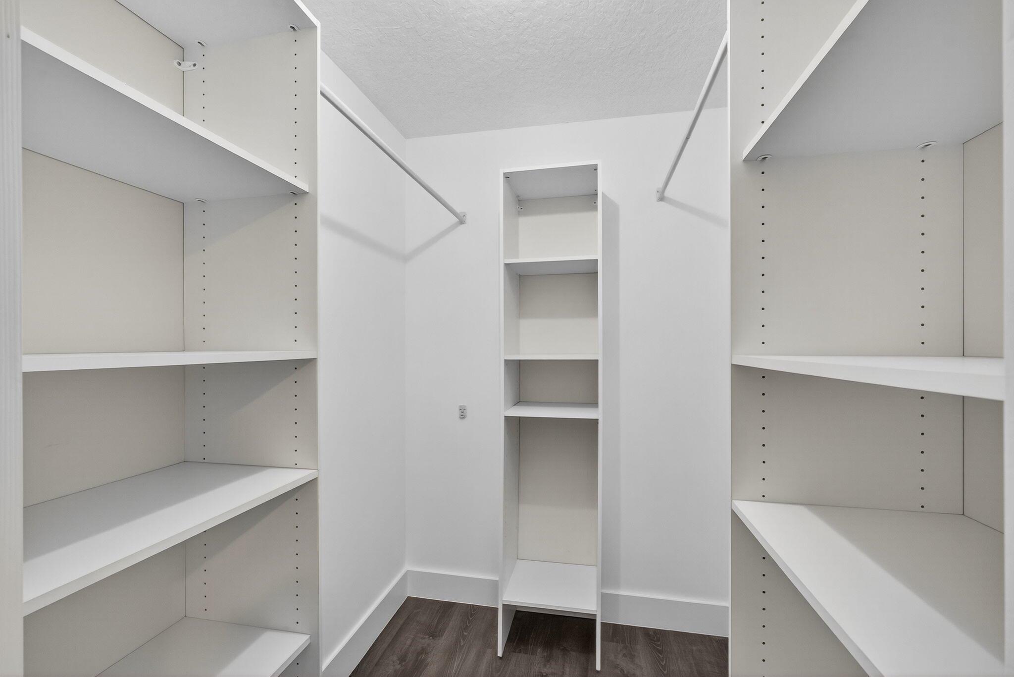 LAUREL OAKS - Residential