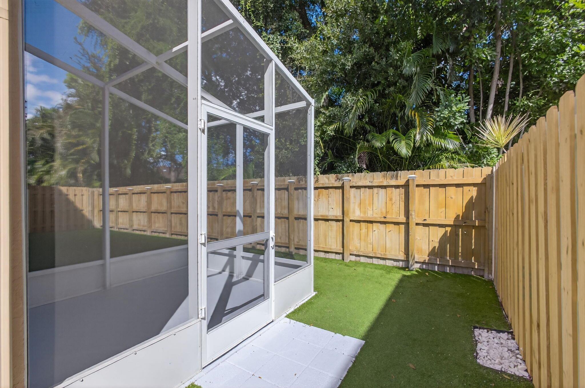 LAUREL OAKS - Residential