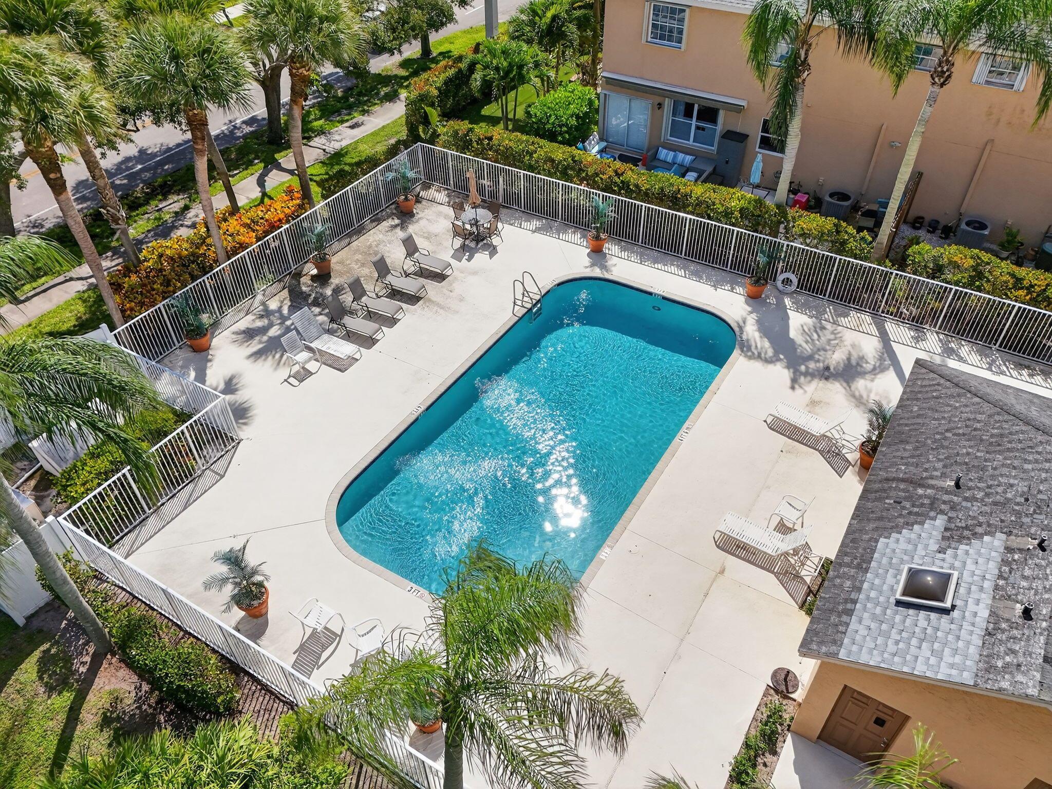 LAUREL OAKS - Residential