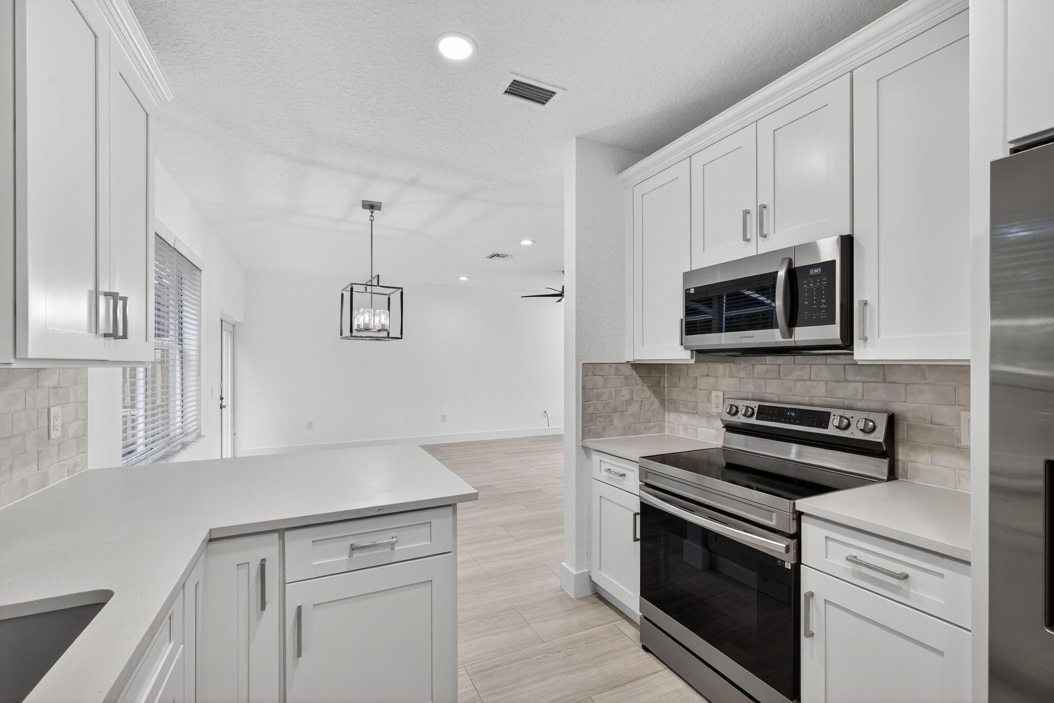 LAUREL OAKS - Residential