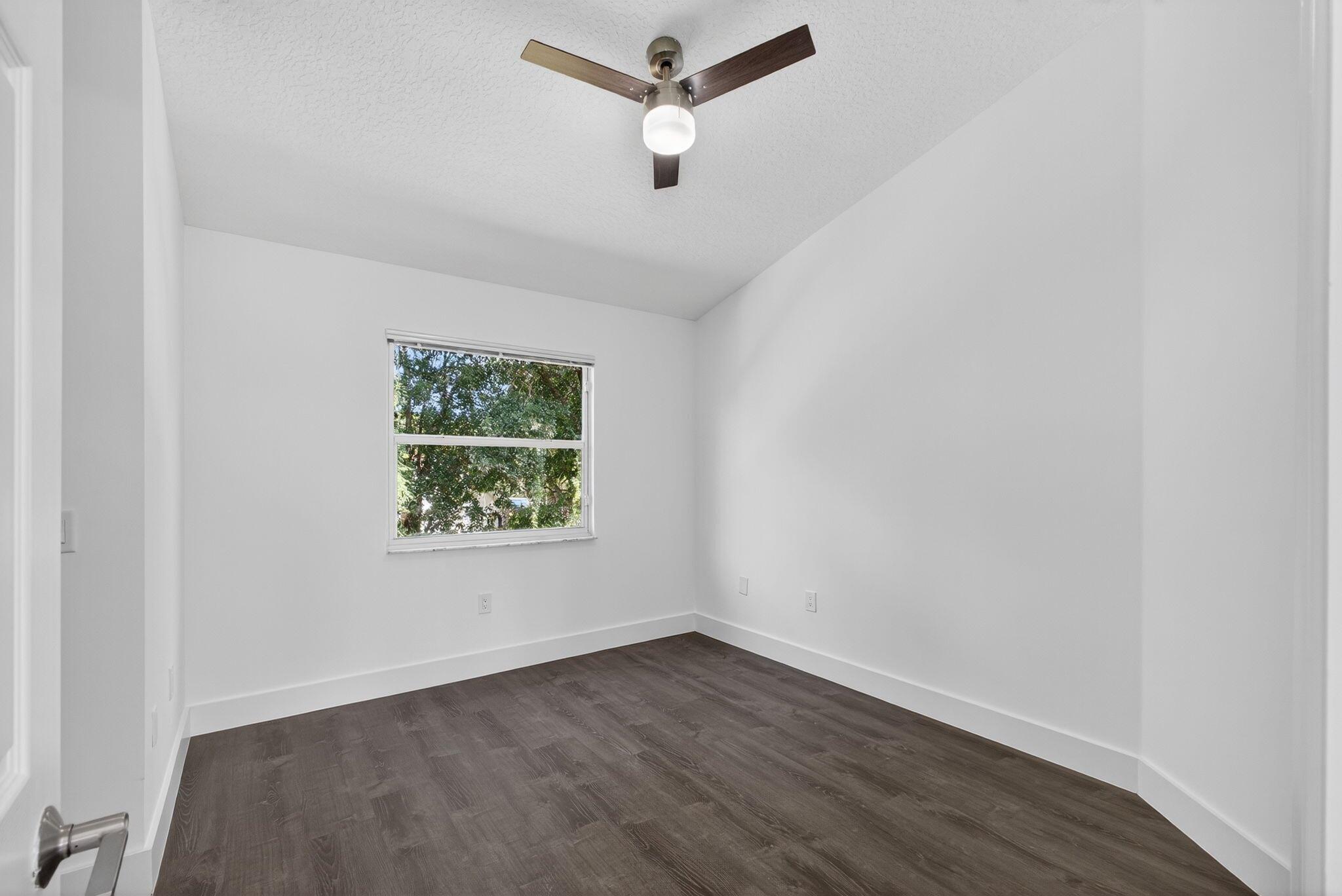 LAUREL OAKS - Residential