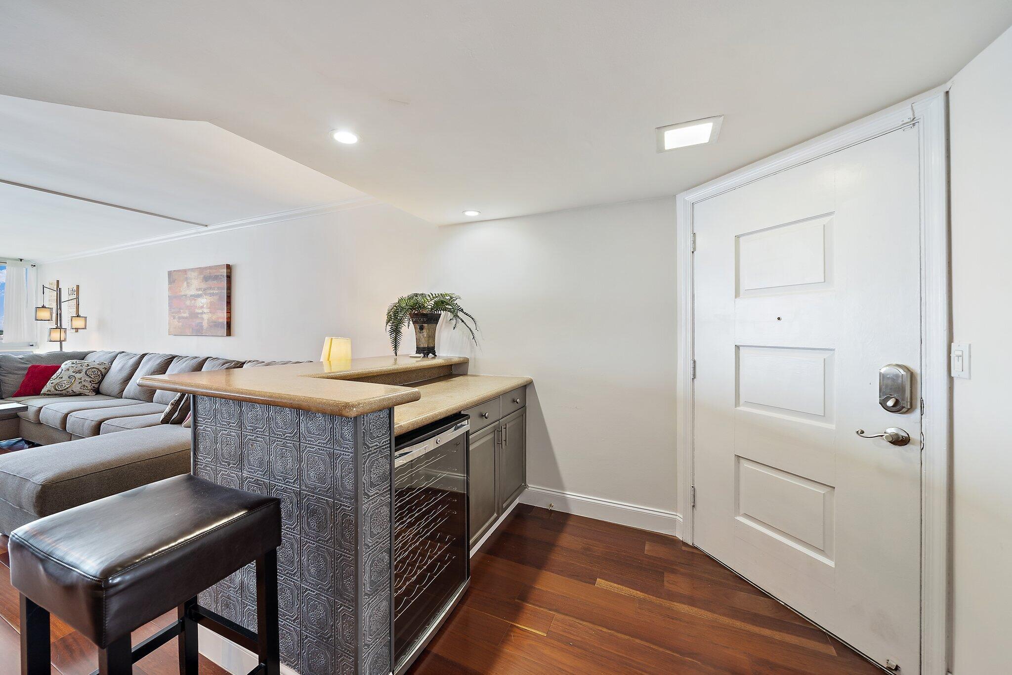 LAKE HARBOUR TOWERS - Residential Lease