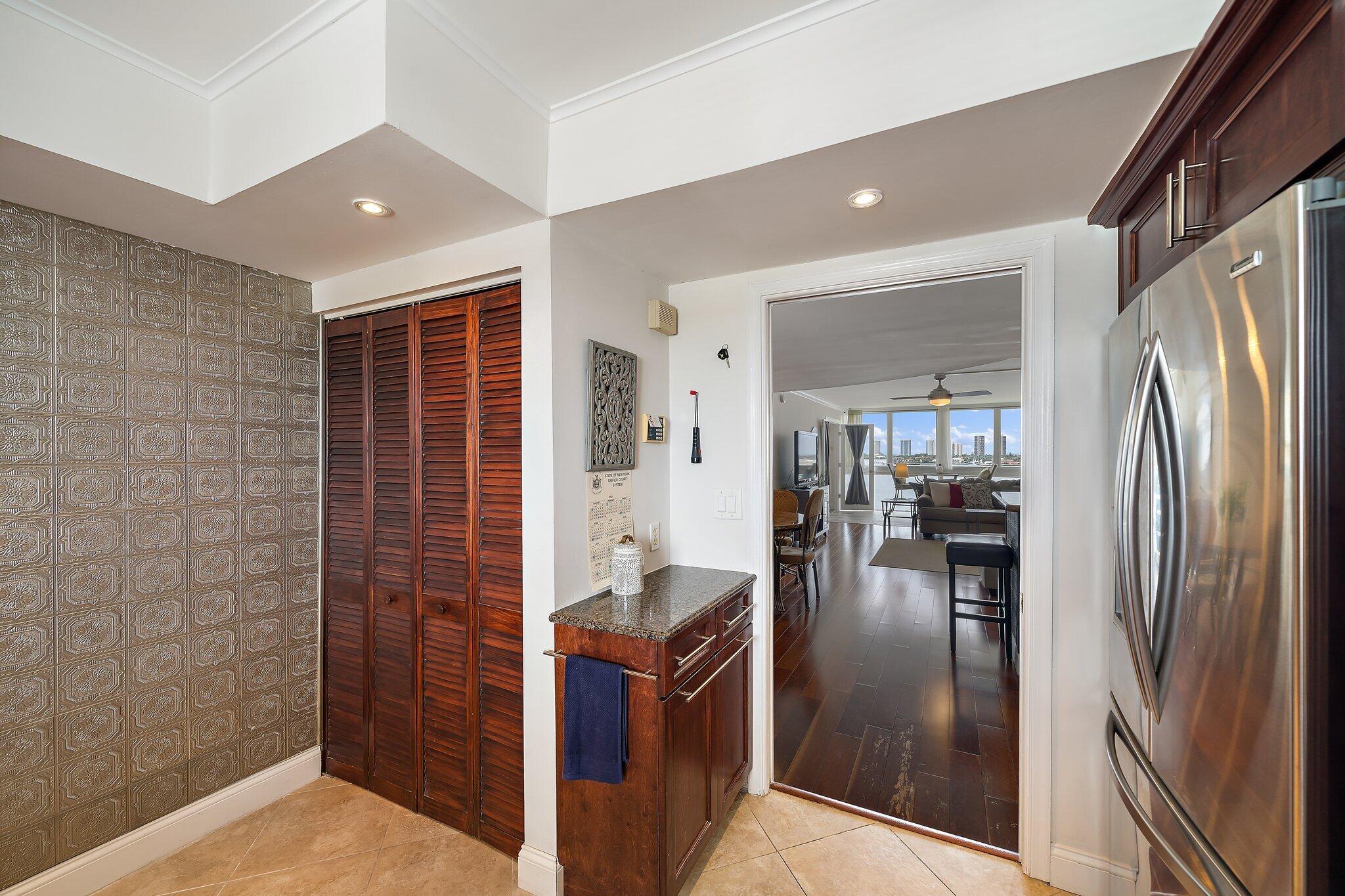 LAKE HARBOUR TOWERS - Residential Lease