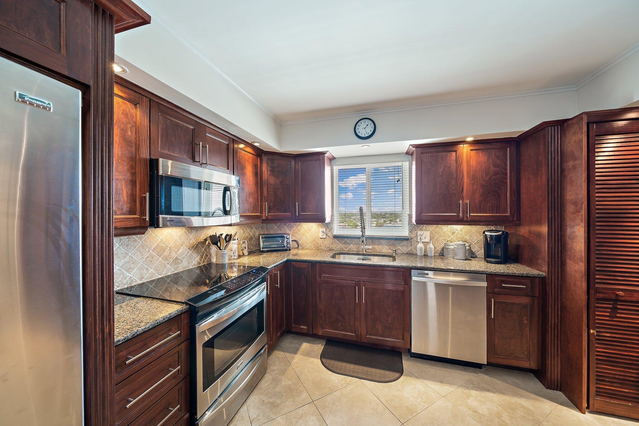 LAKE HARBOUR TOWERS - Residential Lease