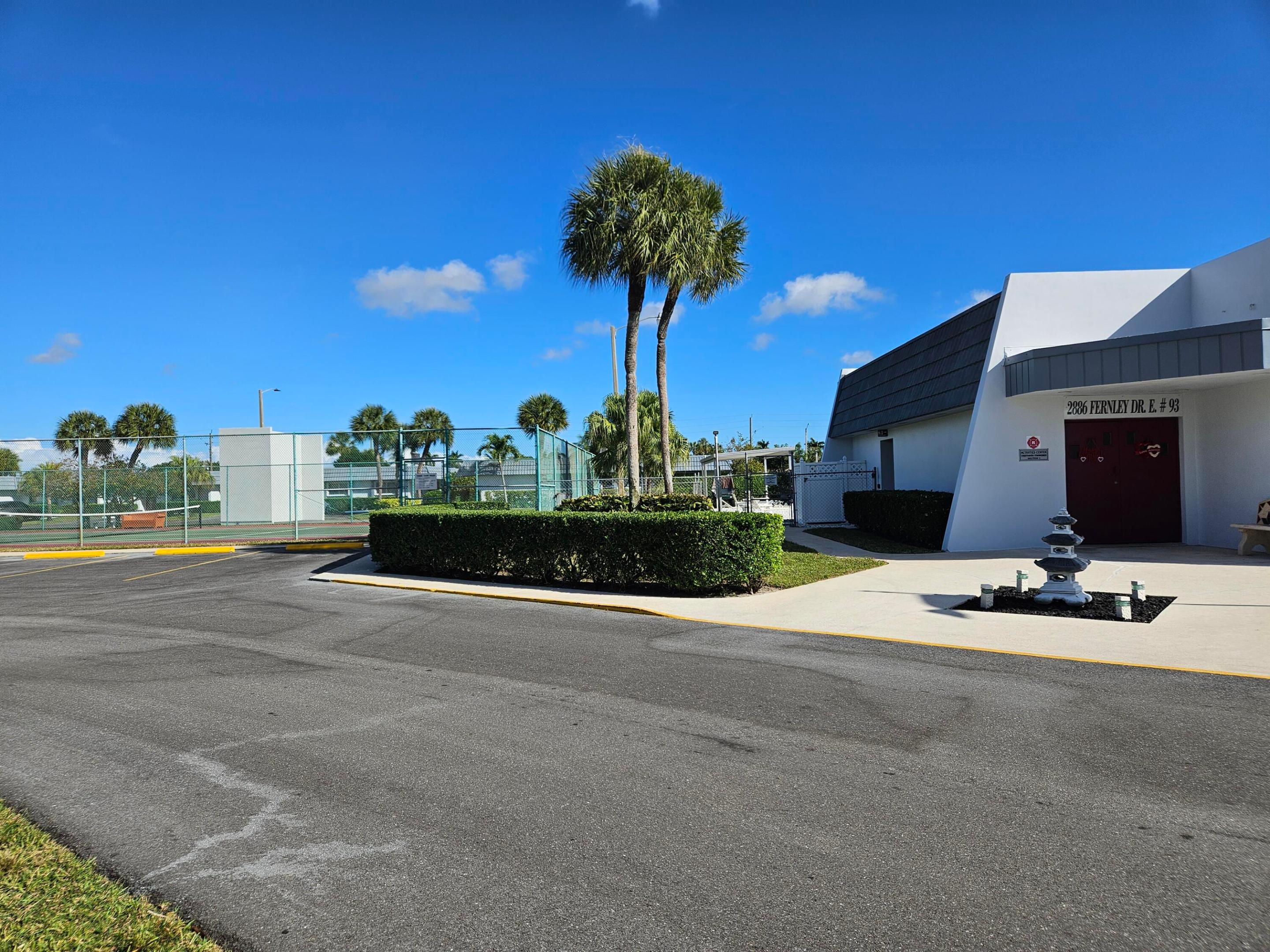 CRESTHAVEN CONDO TOWNHOMES SEC 1 - Residential