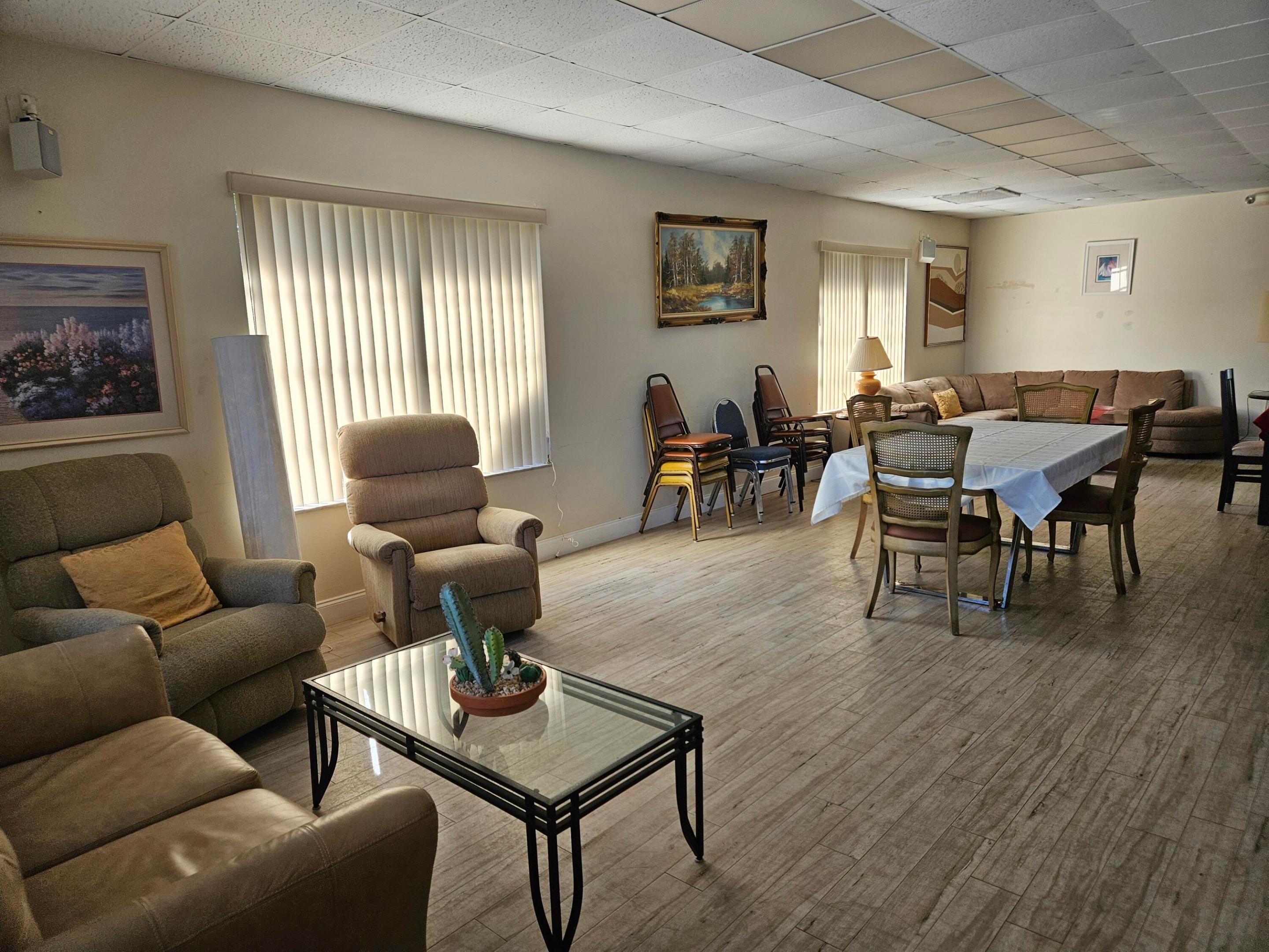CRESTHAVEN CONDO TOWNHOMES SEC 1 - Residential
