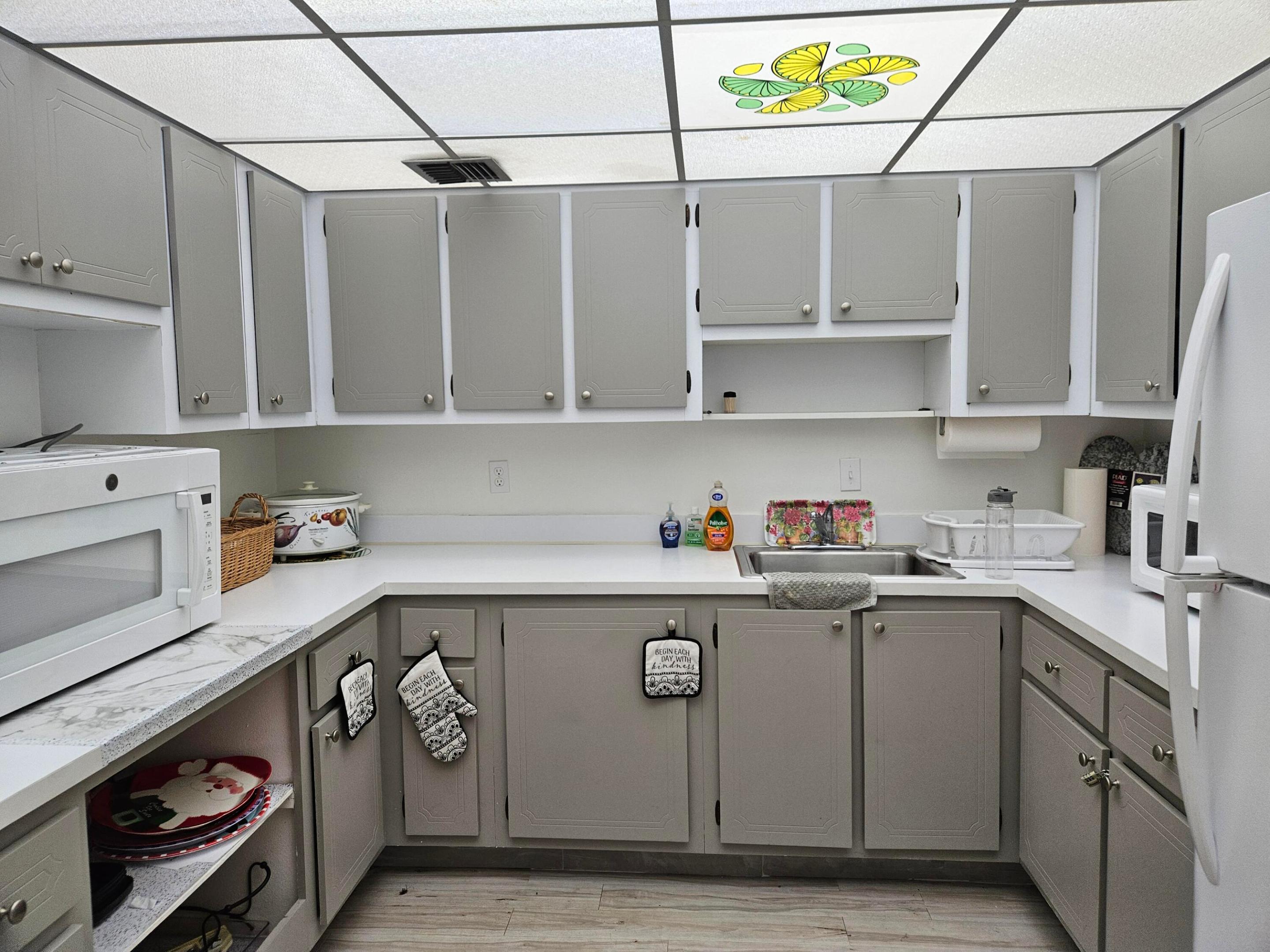 CRESTHAVEN CONDO TOWNHOMES SEC 1 - Residential