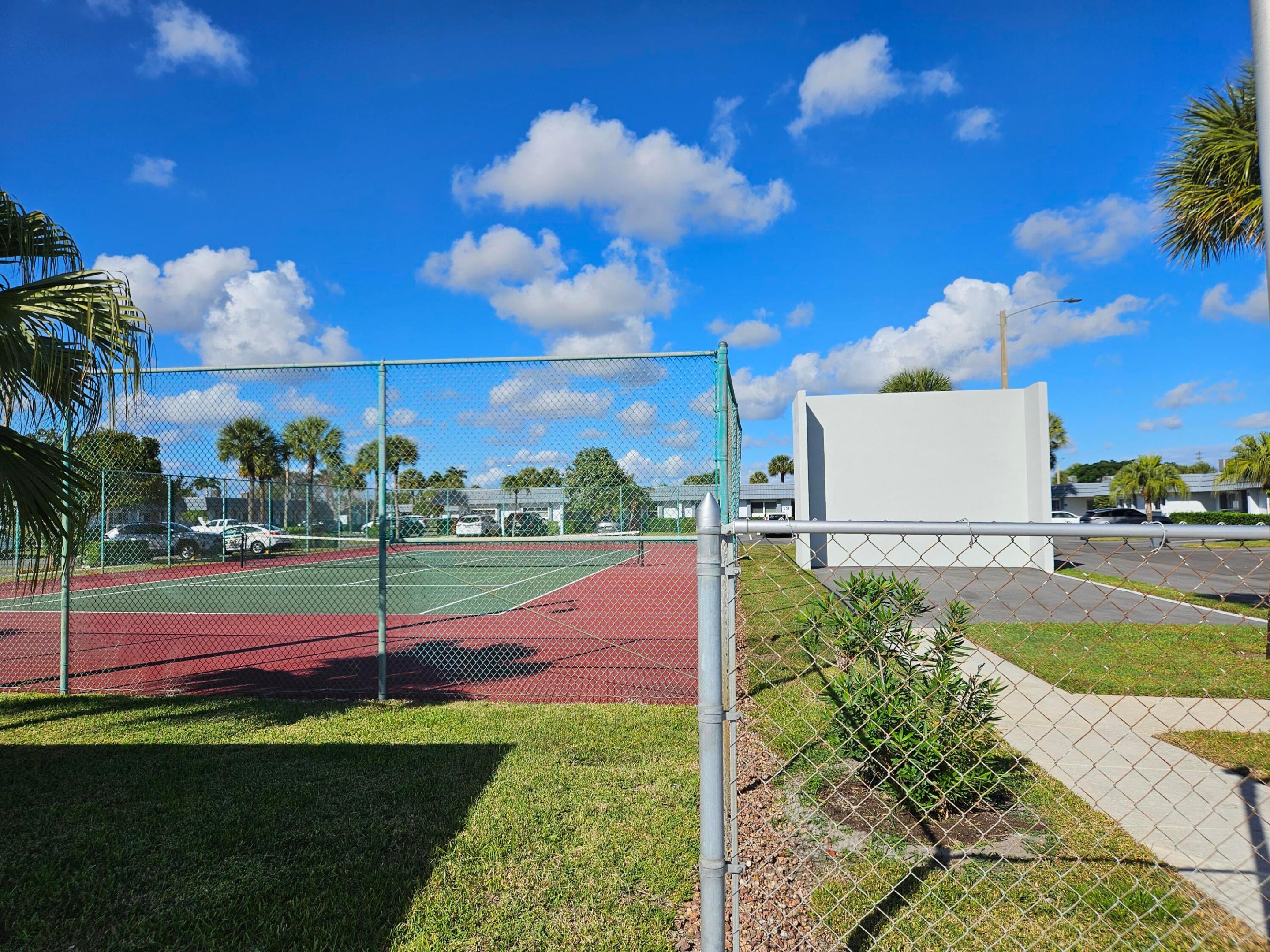 CRESTHAVEN CONDO TOWNHOMES SEC 1 - Residential