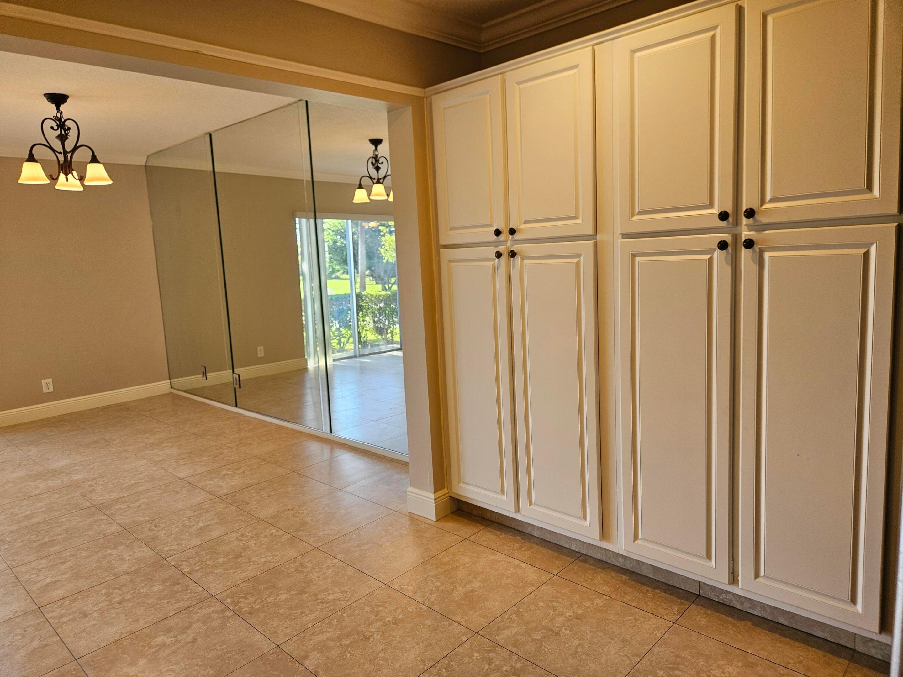CRESTHAVEN CONDO TOWNHOMES SEC 1 - Residential