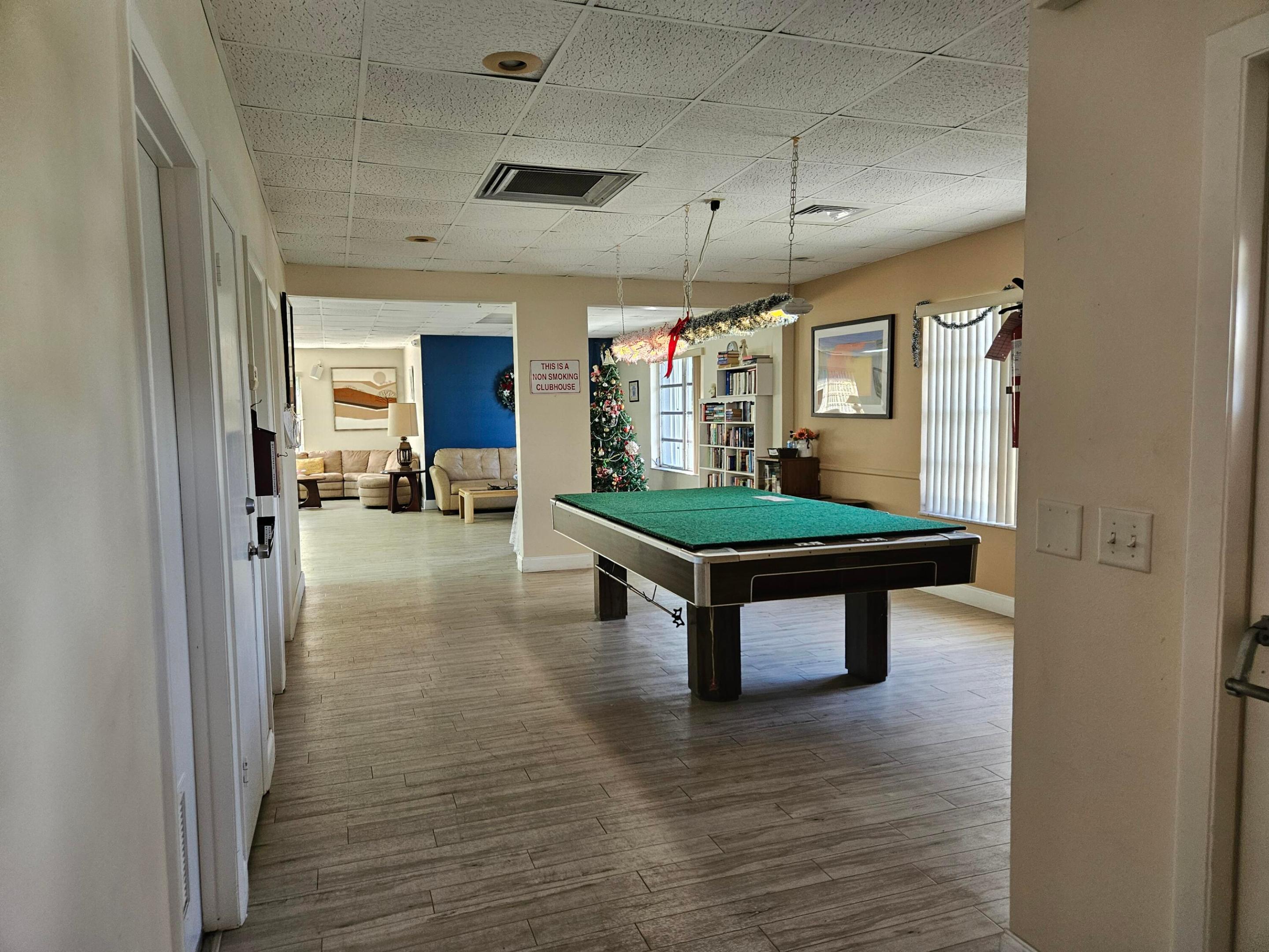 CRESTHAVEN CONDO TOWNHOMES SEC 1 - Residential