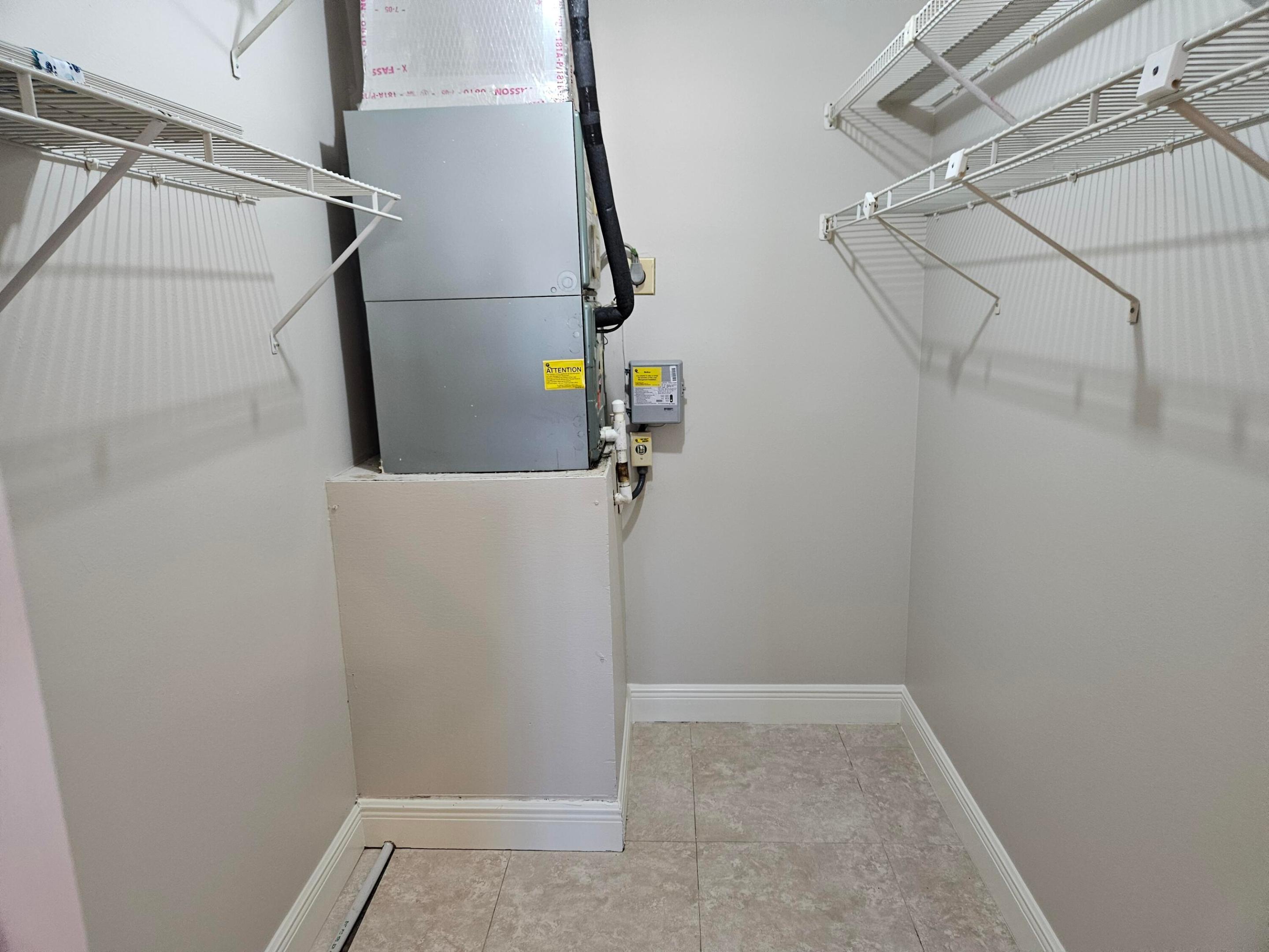 CRESTHAVEN CONDO TOWNHOMES SEC 1 - Residential