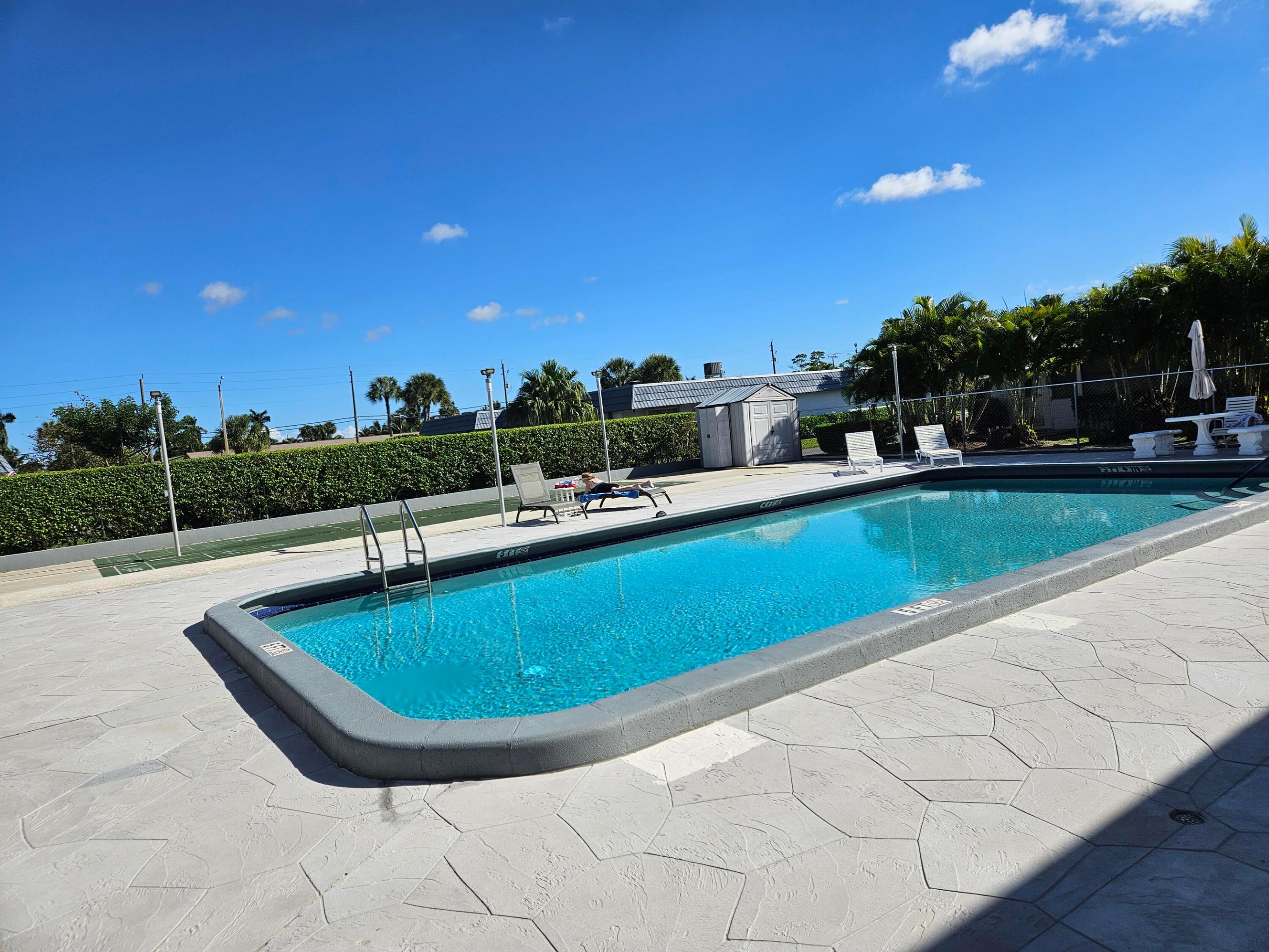CRESTHAVEN CONDO TOWNHOMES SEC 1 - Residential