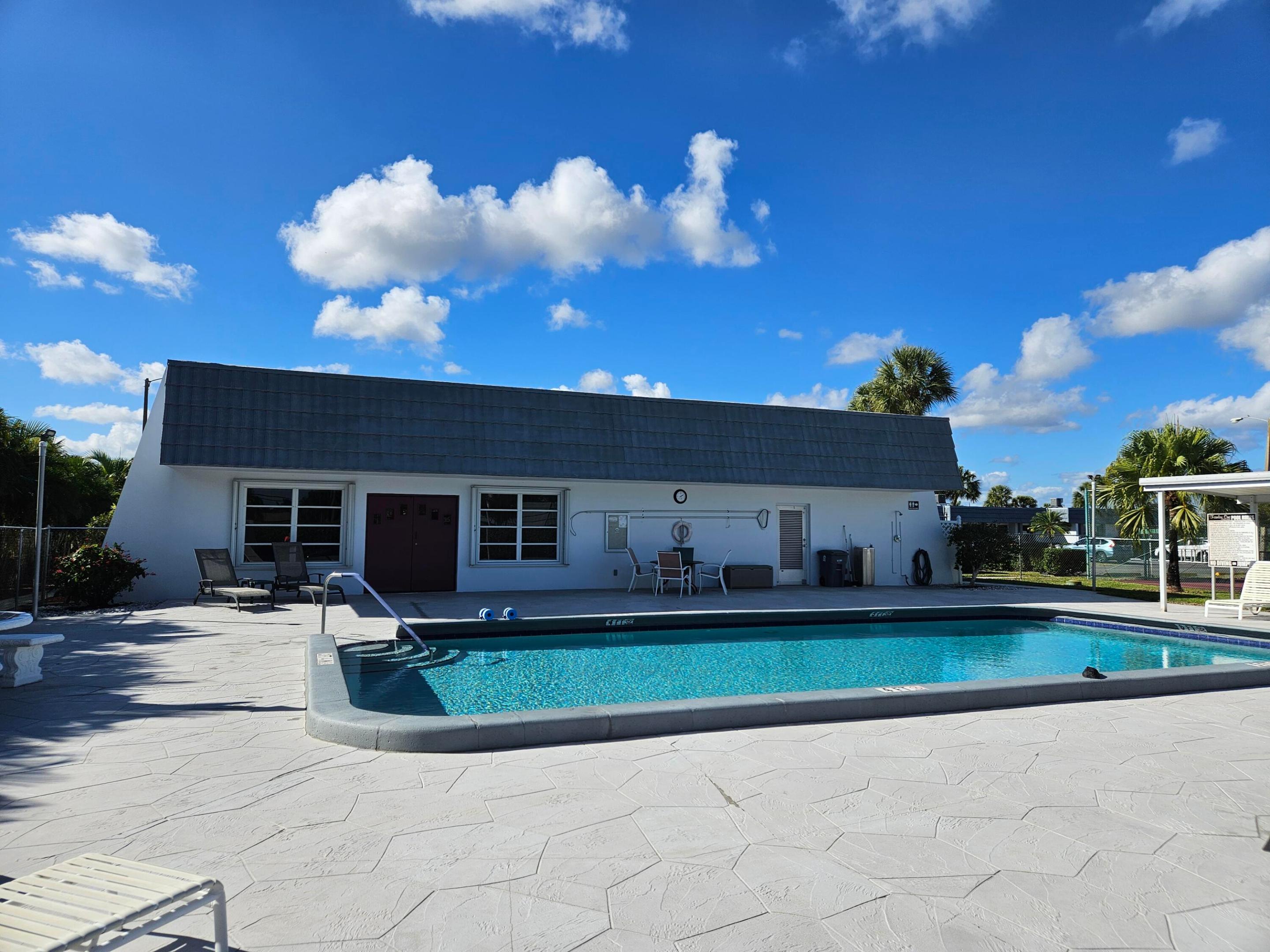 CRESTHAVEN CONDO TOWNHOMES SEC 1 - Residential