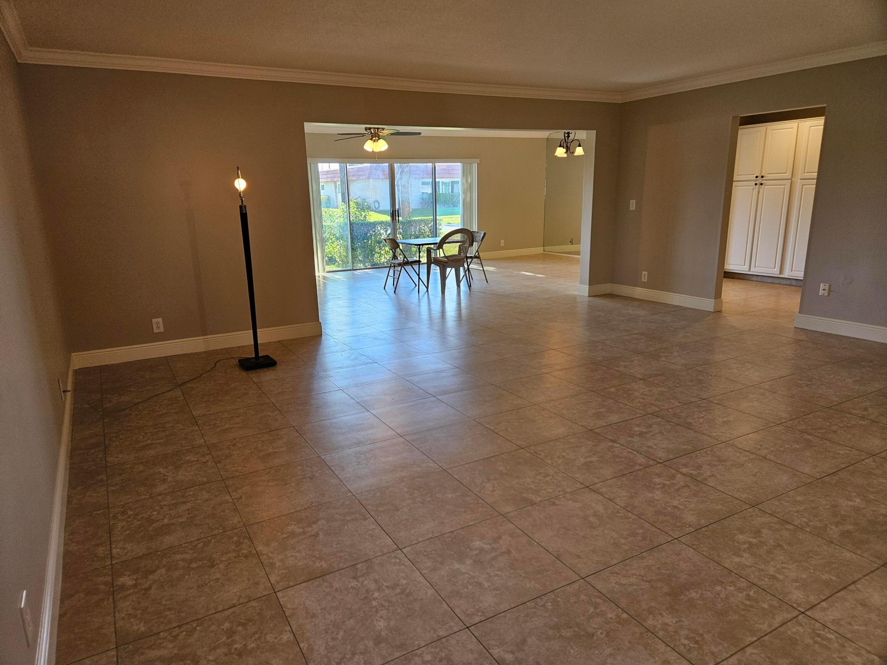 CRESTHAVEN CONDO TOWNHOMES SEC 1 - Residential