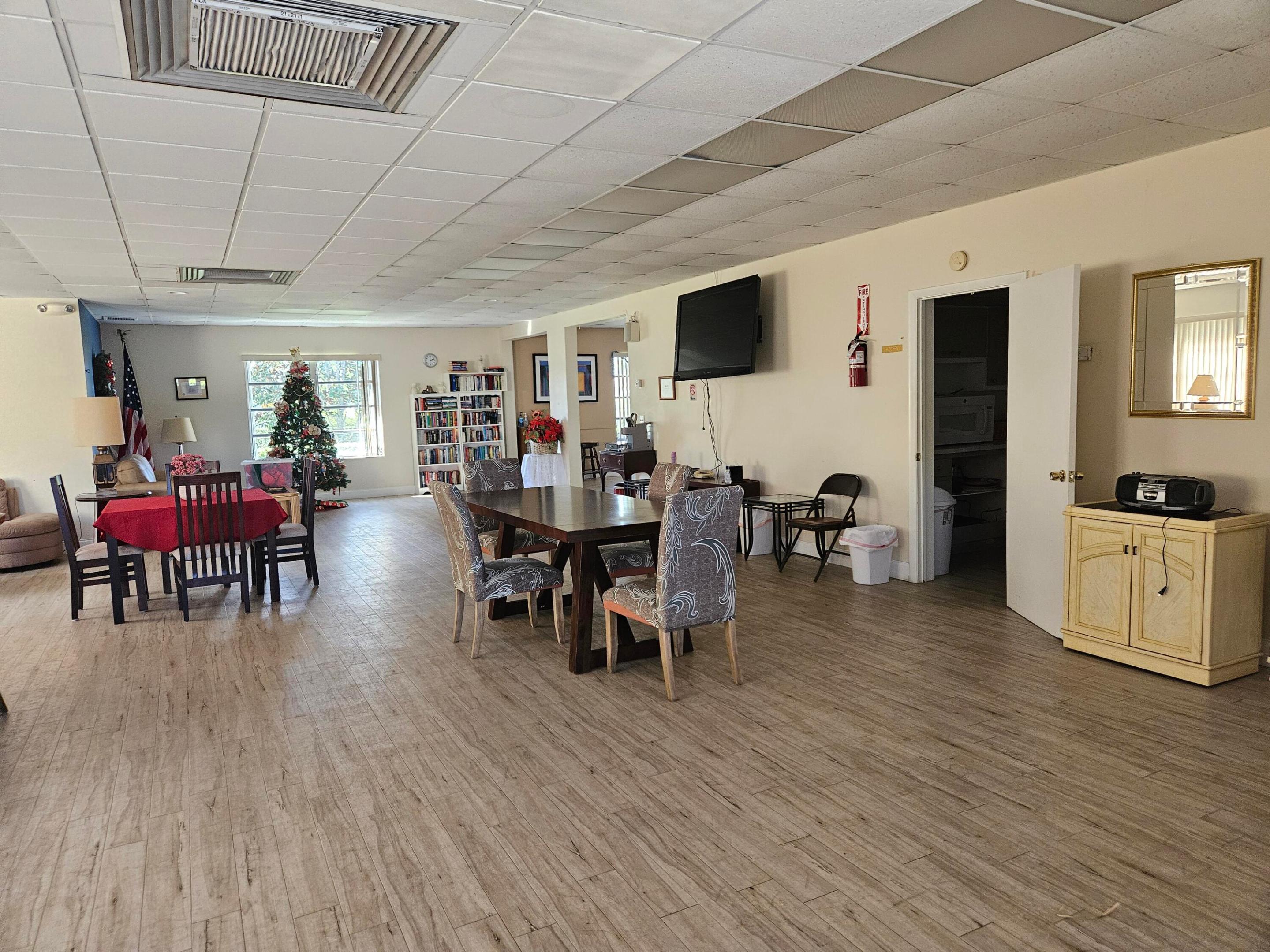 CRESTHAVEN CONDO TOWNHOMES SEC 1 - Residential
