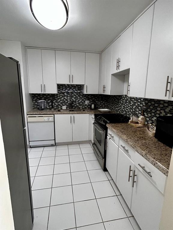 ADMIRALS PORT EAST - Residential Lease