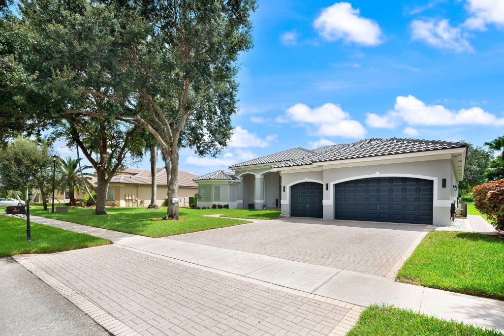 Photo of 3958 SW 140TH Avenue, Davie, FL 33330 (MLS # B26063447)