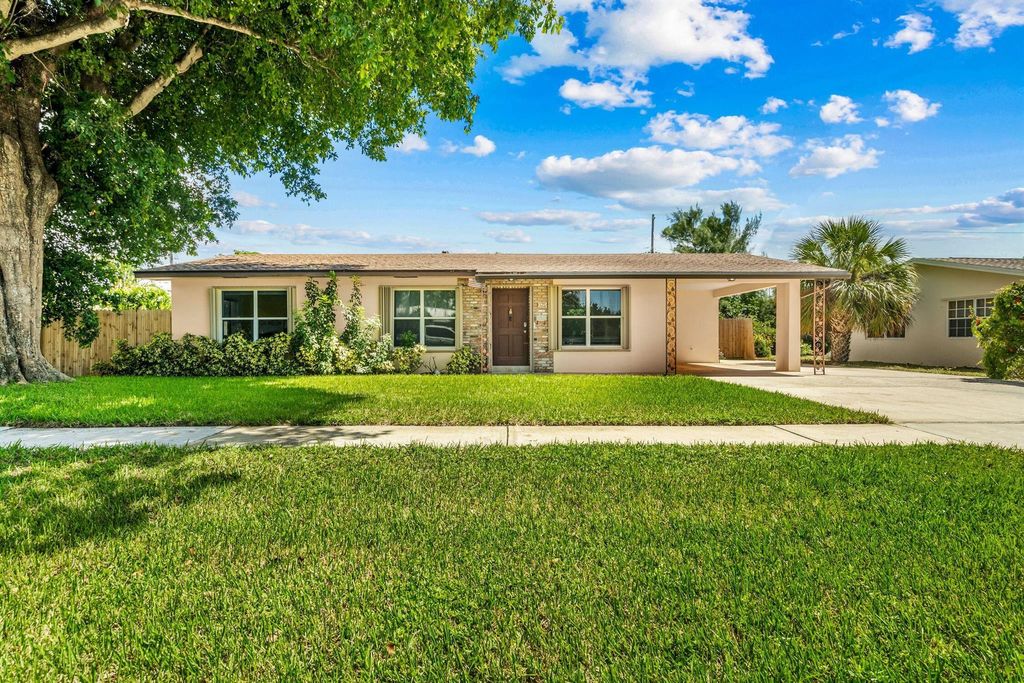 Photo of 525 Ibis Drive, Delray Beach, FL 33444 (MLS # R10909890)