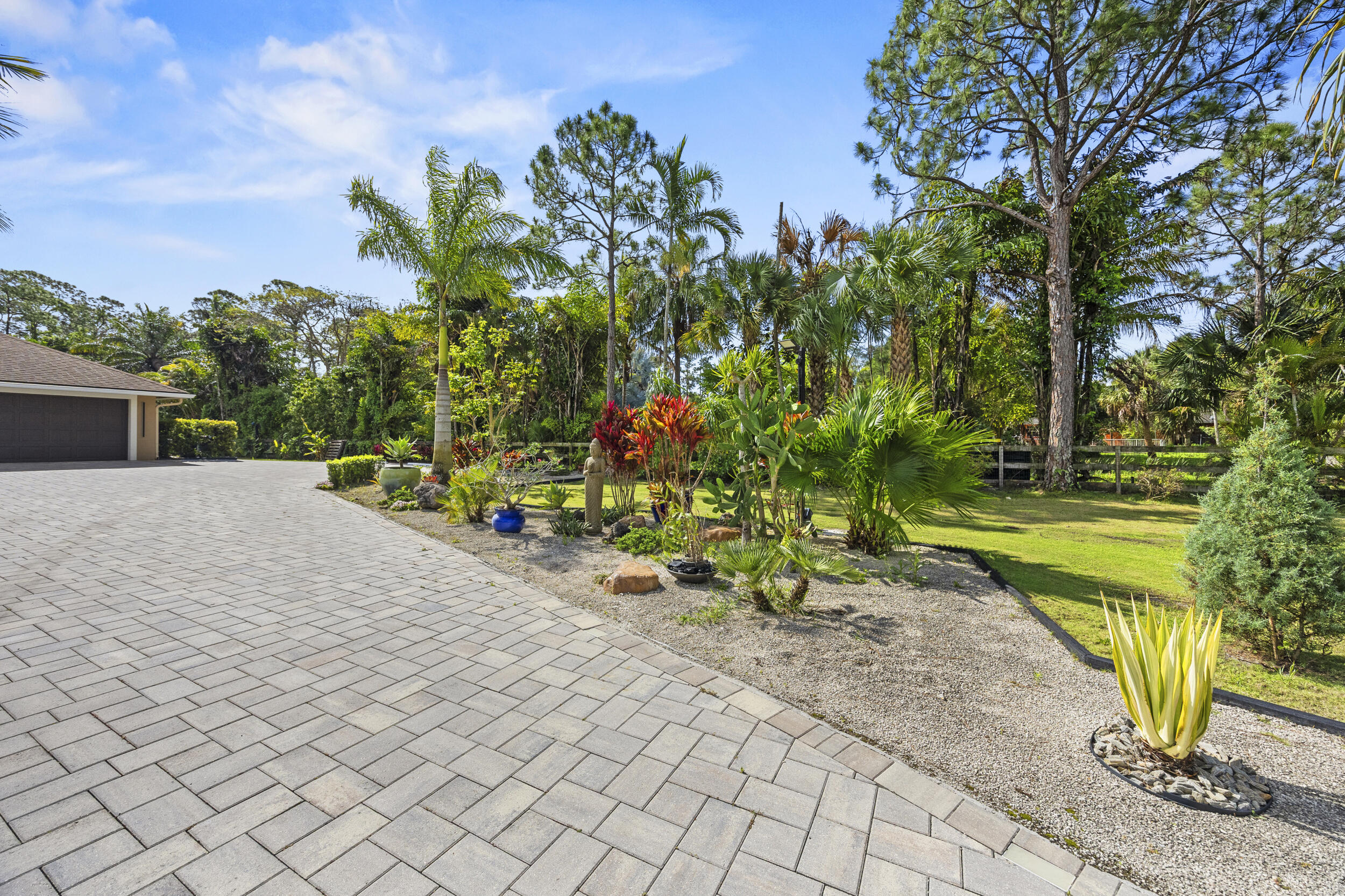 LOXAHATCHEE GROVES - Residential