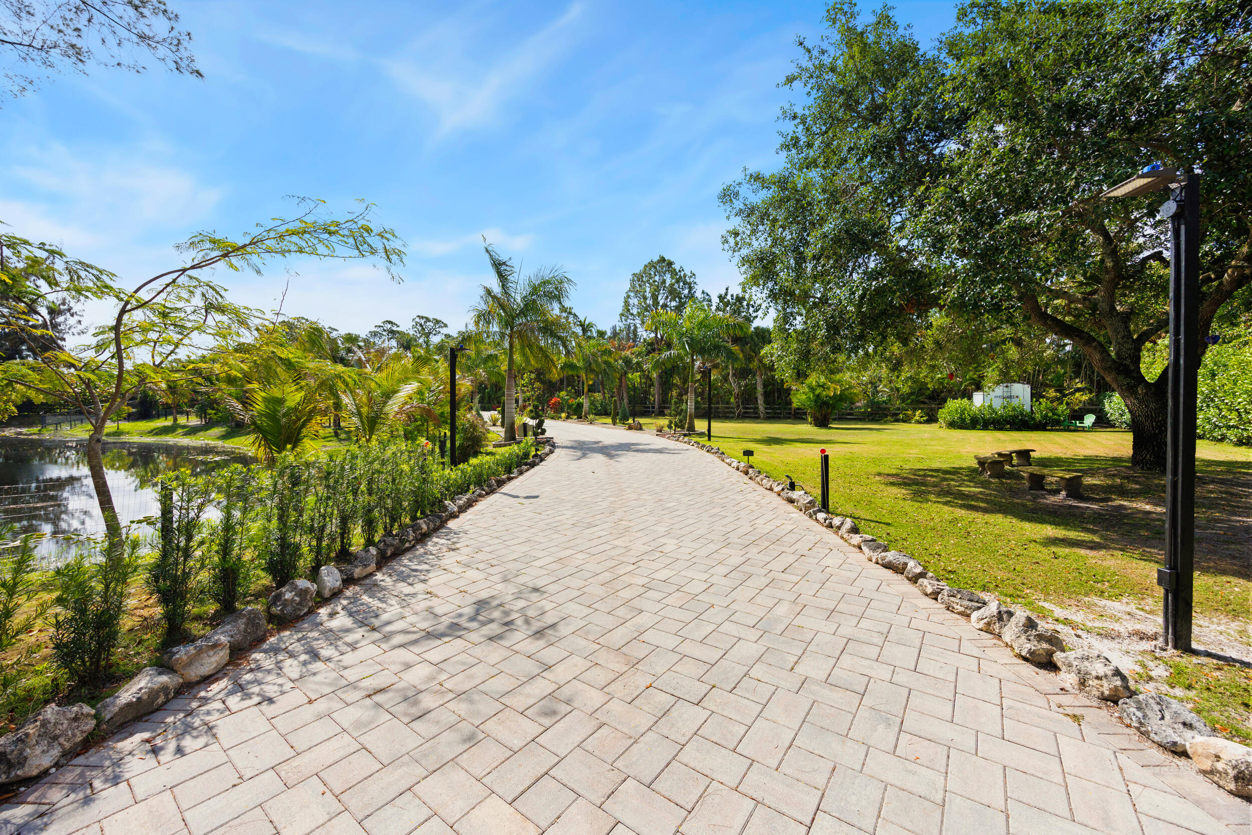 LOXAHATCHEE GROVES - Residential