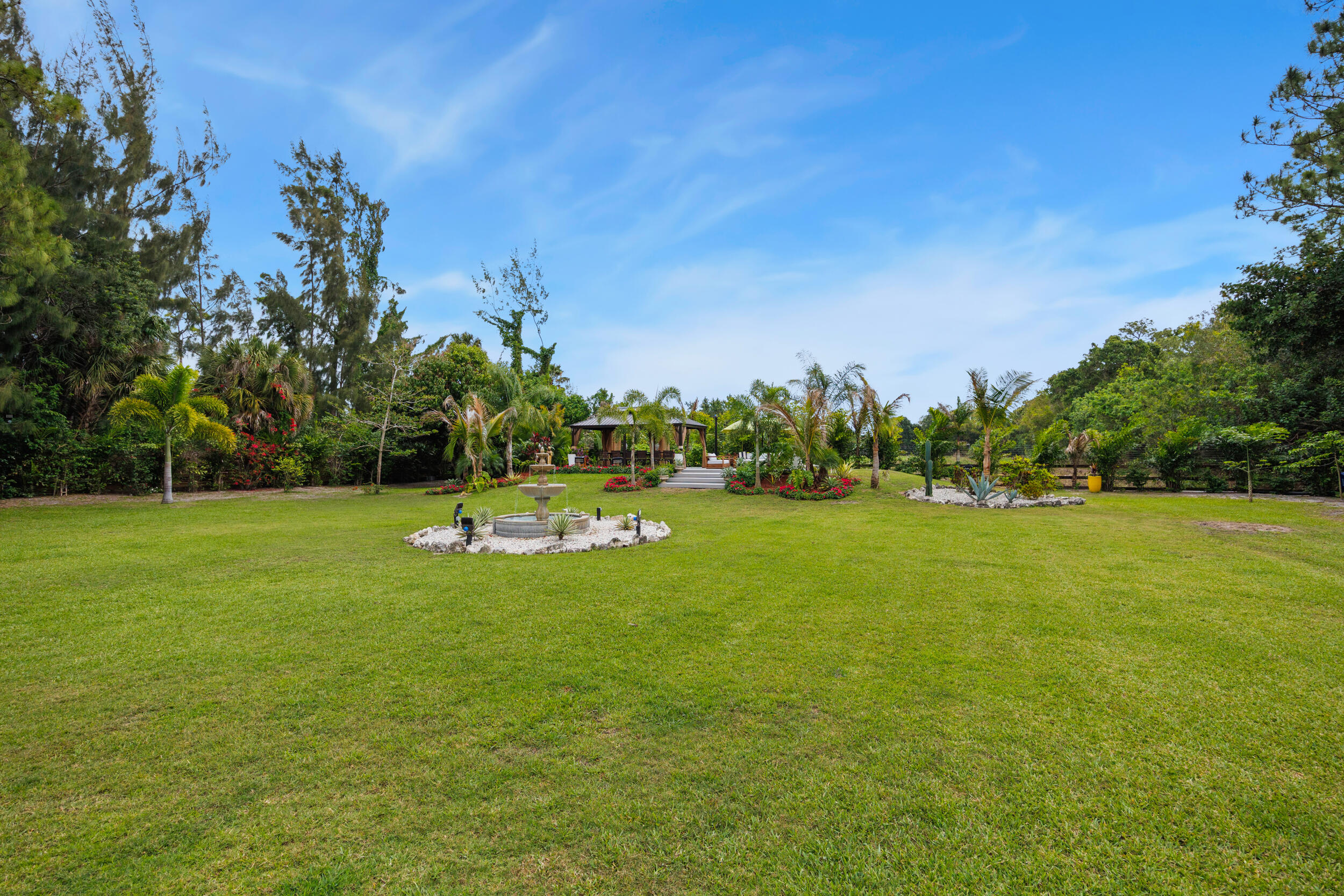 LOXAHATCHEE GROVES - Residential