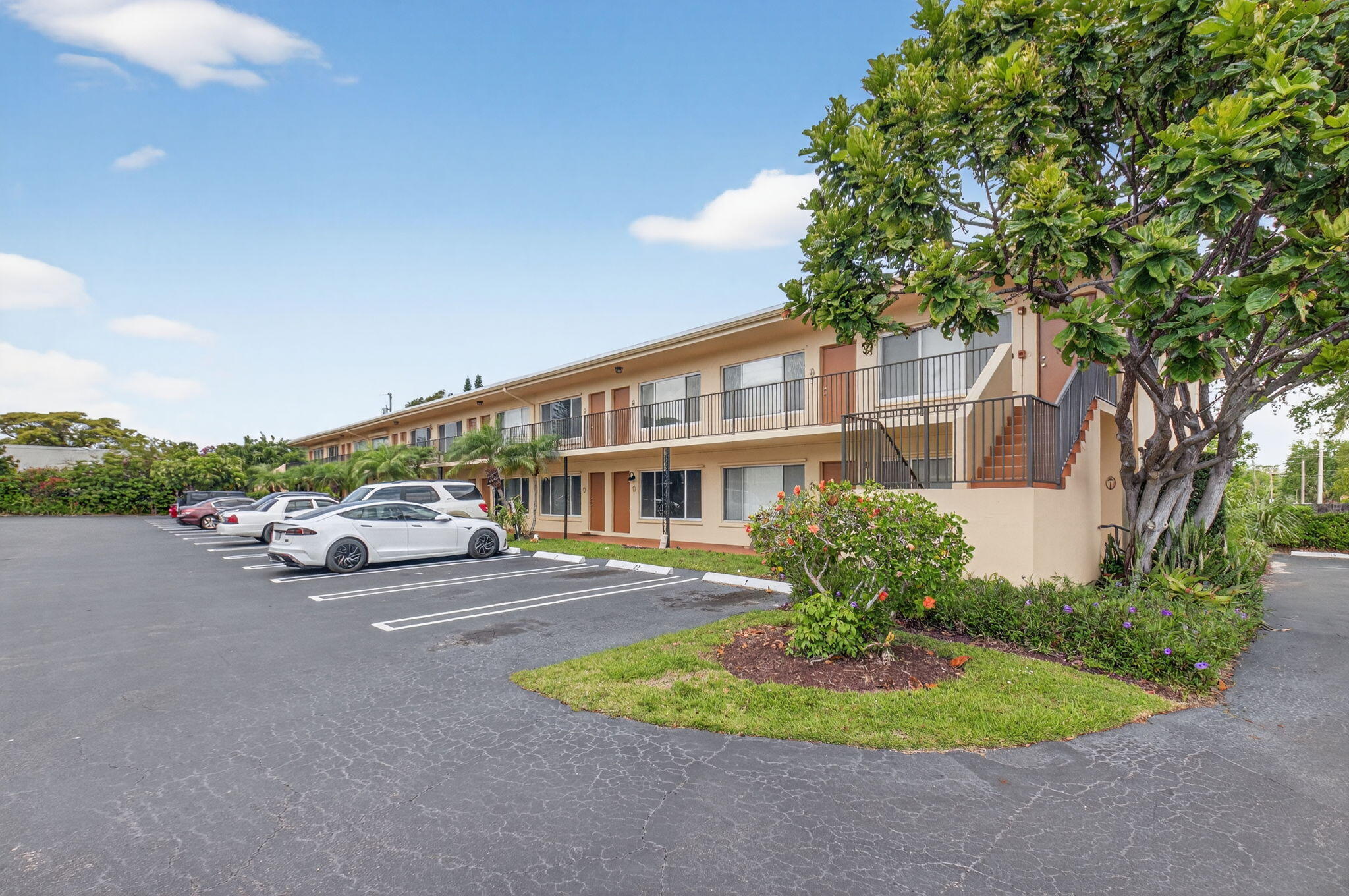 2303 S Federal Highway 3n