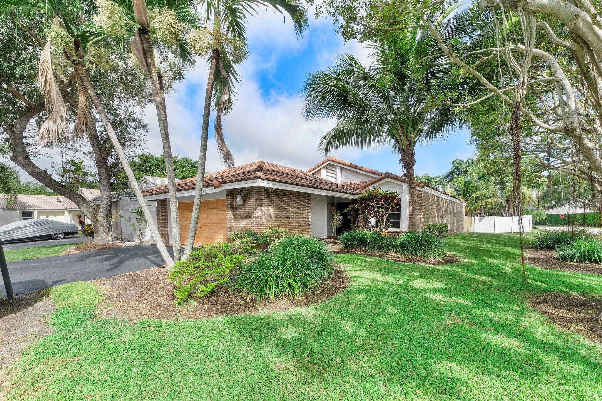 4105 NW 1st Court