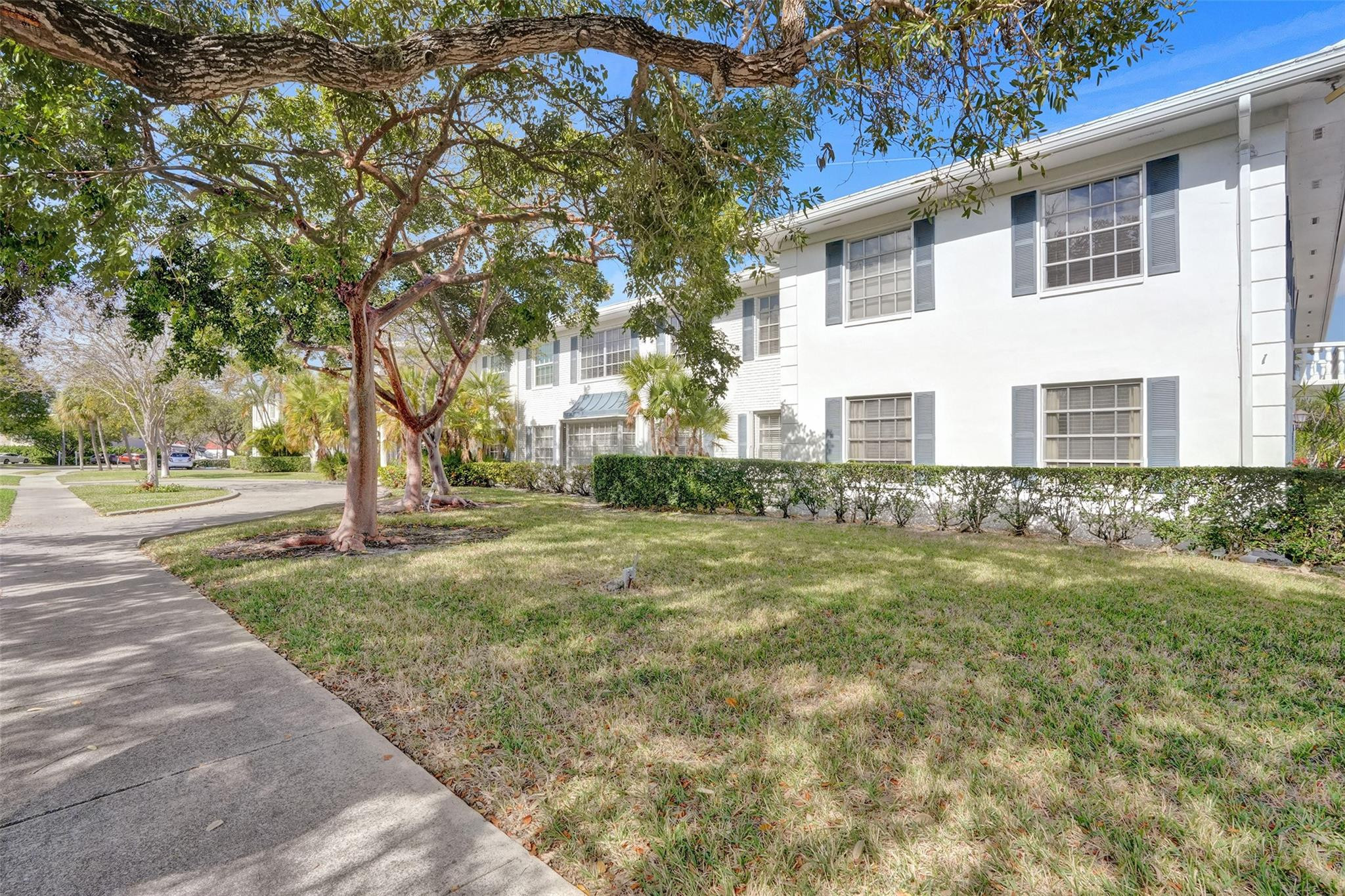 Imperial Point Colonnades - Residential