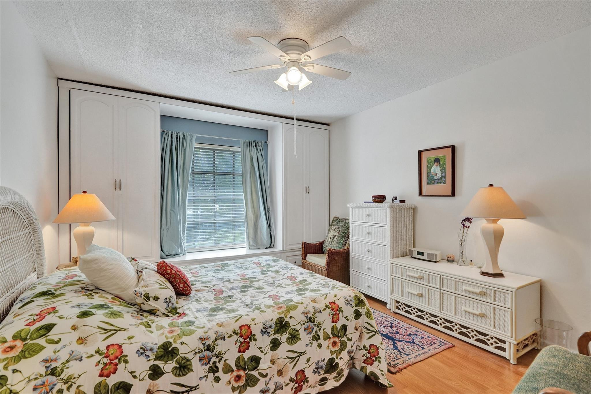 Imperial Point Colonnades - Residential