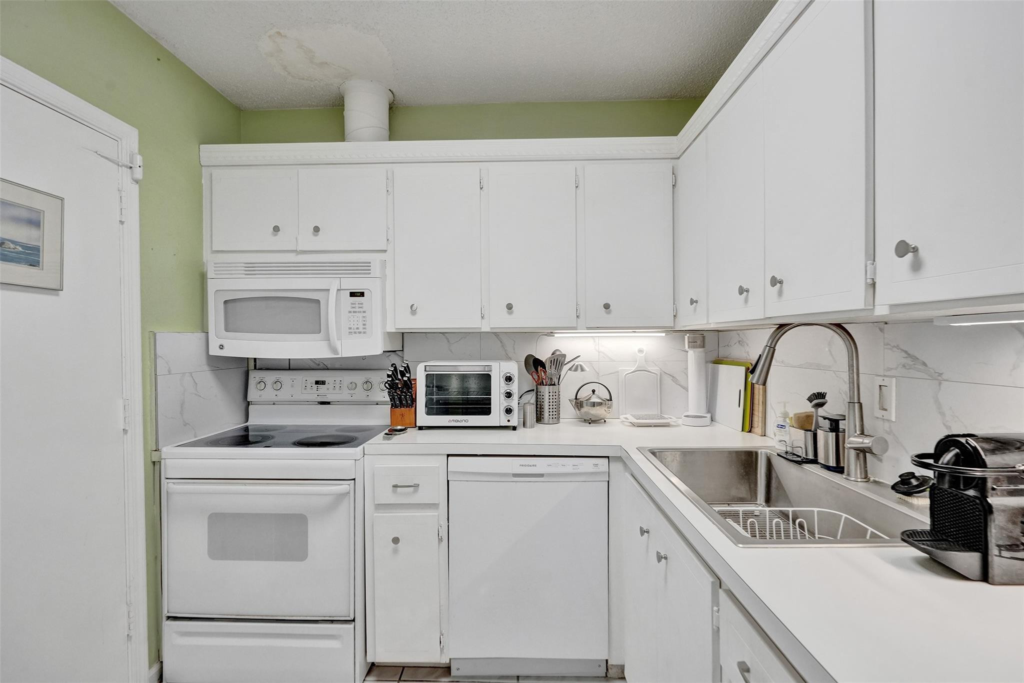 Imperial Point Colonnades - Residential