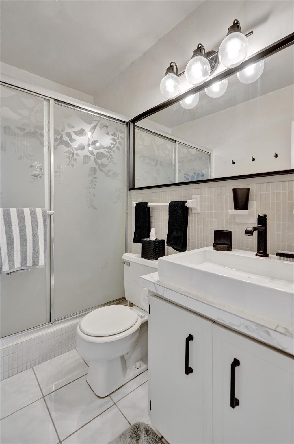 Imperial Point Colonnades - Residential