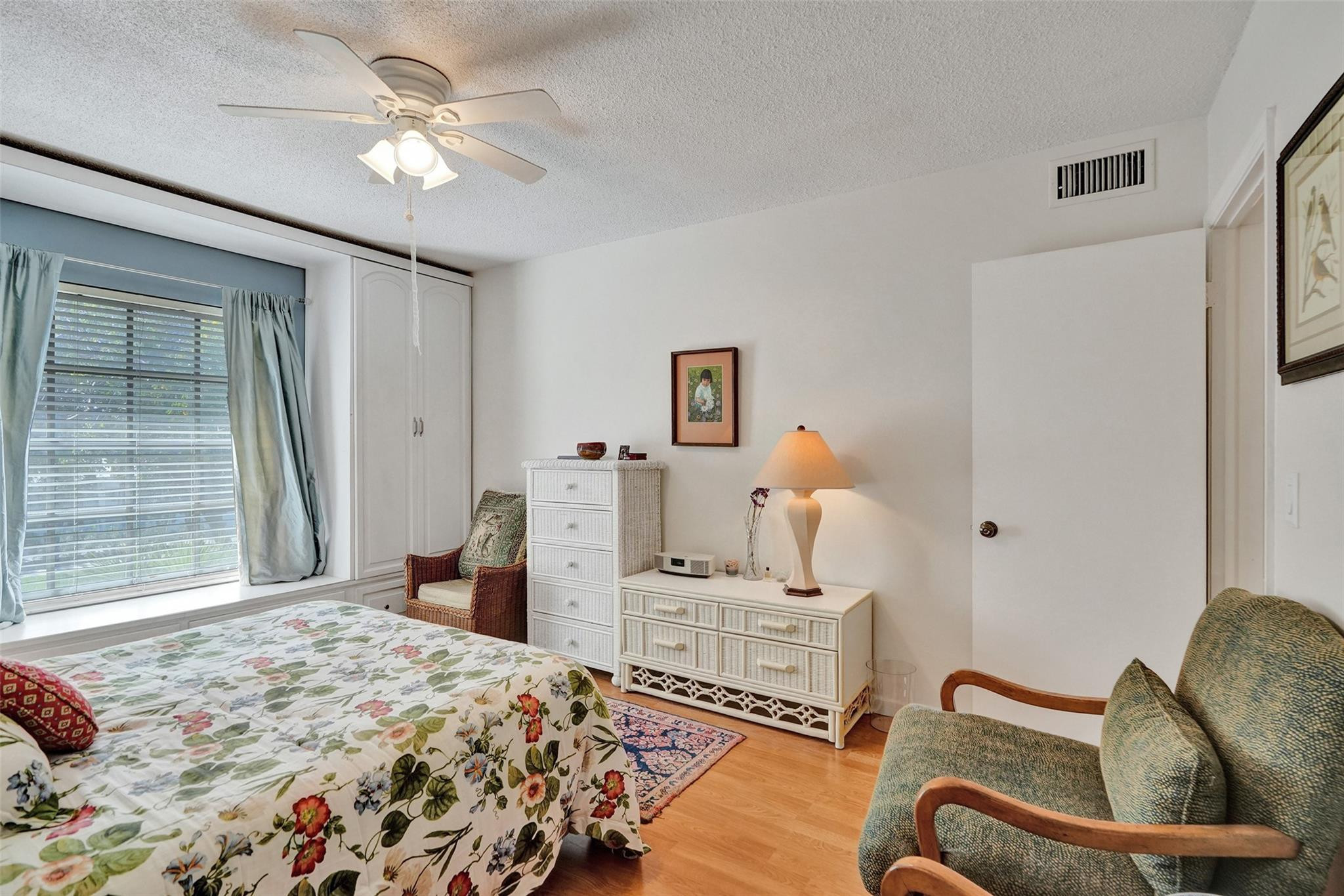 Imperial Point Colonnades - Residential