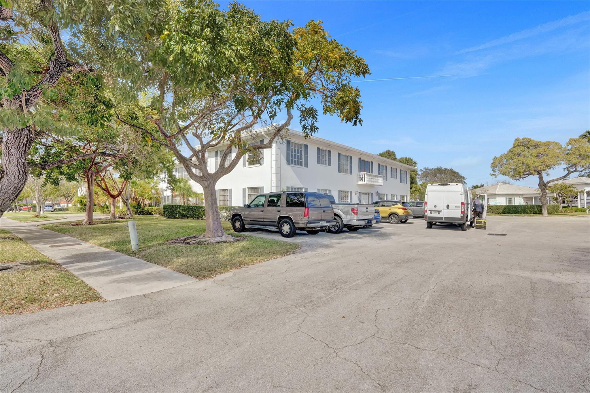 Imperial Point Colonnades - Residential