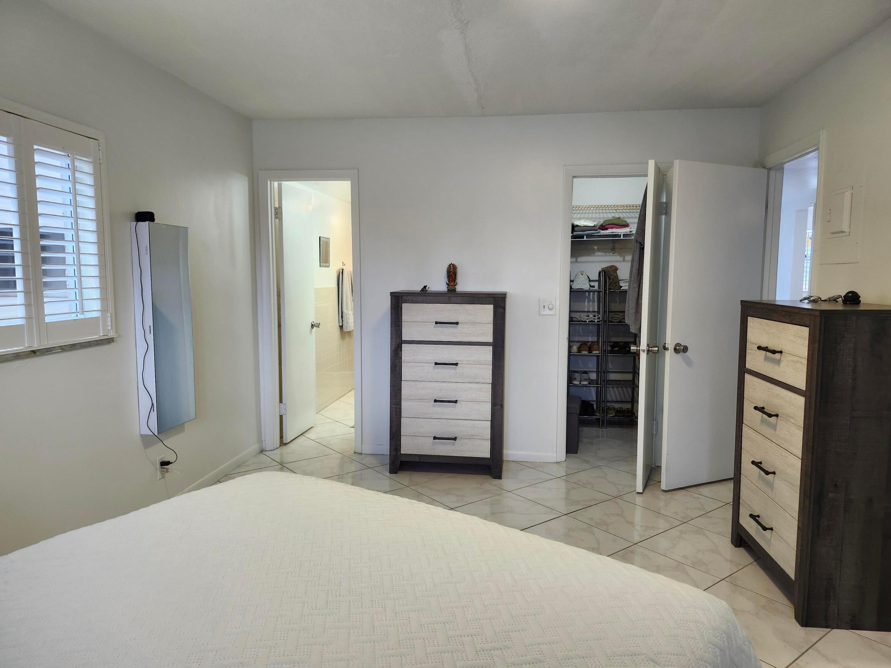 VILLAGE ROYALE GREENRIDGE CONDO - Residential