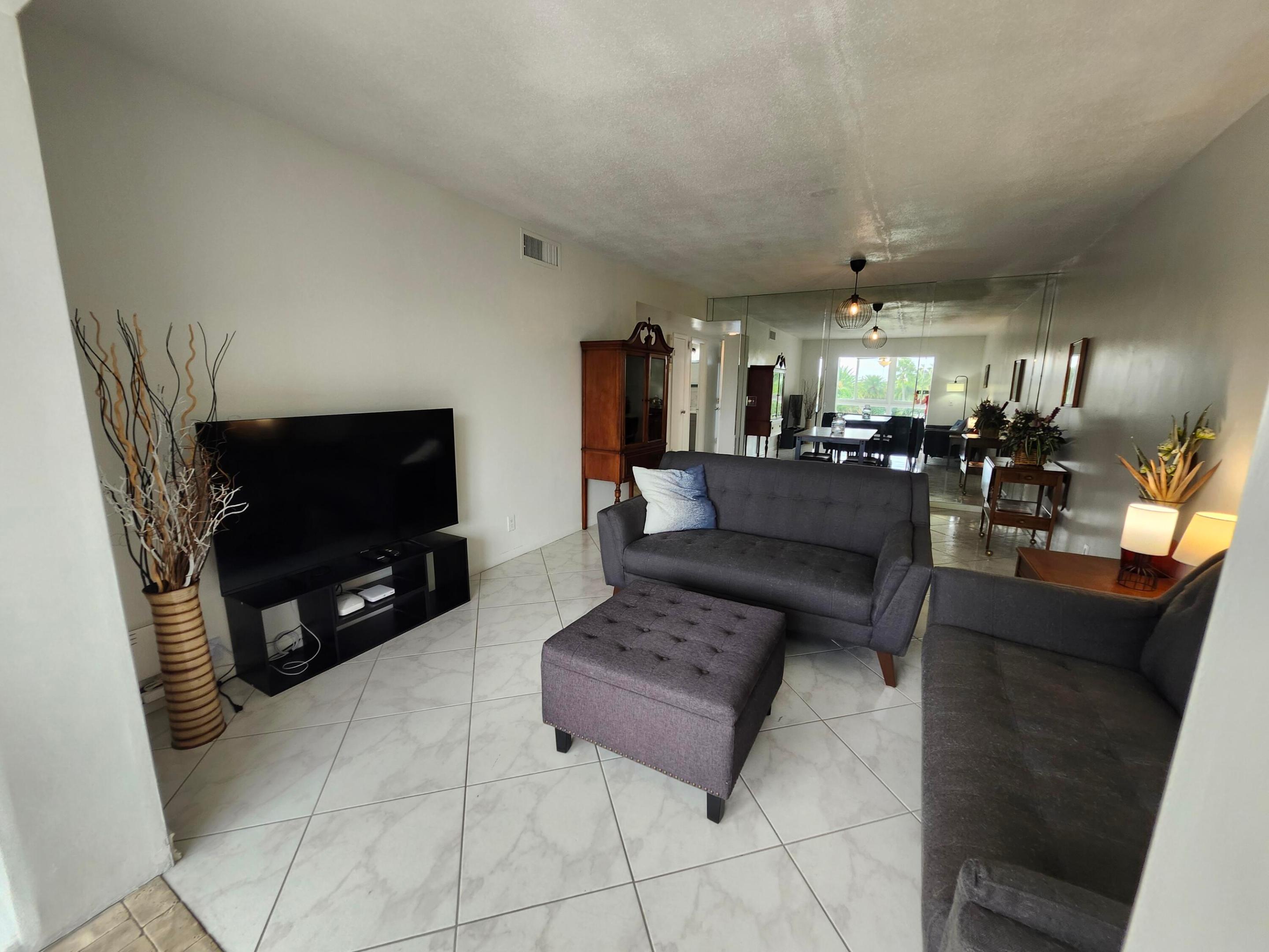 VILLAGE ROYALE GREENRIDGE CONDO - Residential