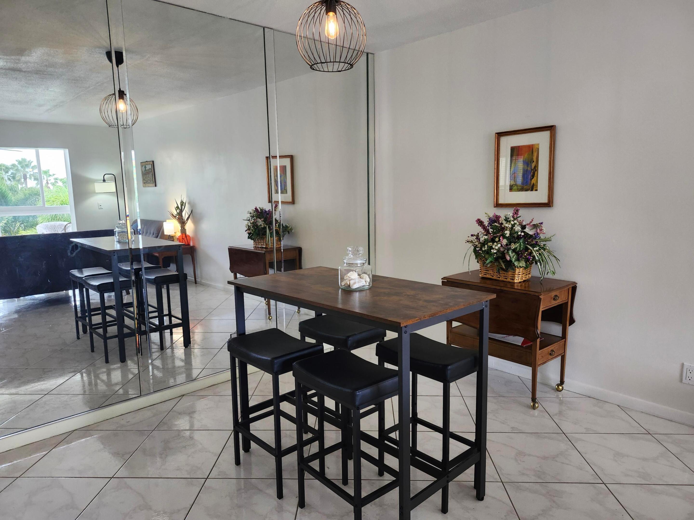 VILLAGE ROYALE GREENRIDGE CONDO - Residential