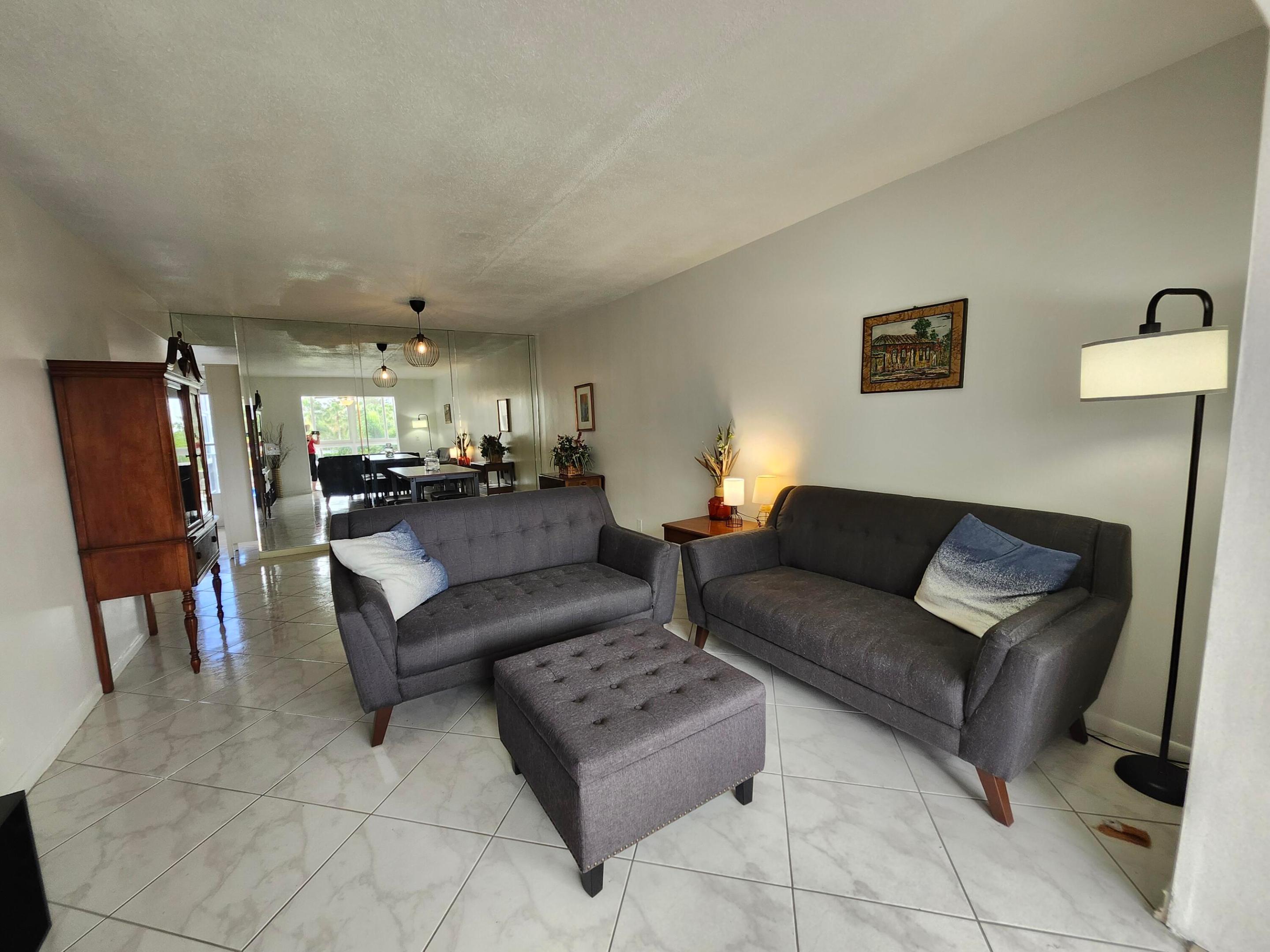 VILLAGE ROYALE GREENRIDGE CONDO - Residential