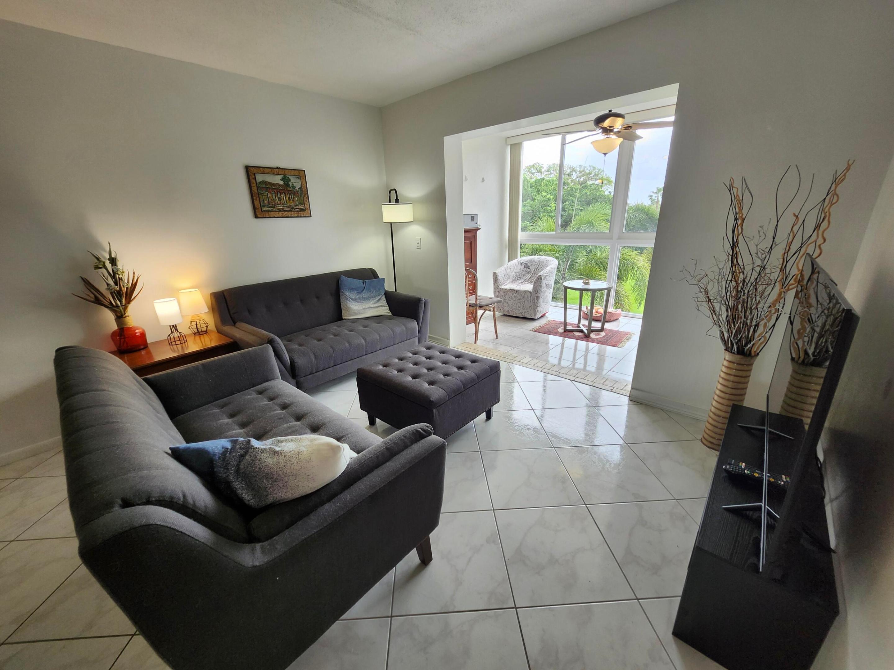 VILLAGE ROYALE GREENRIDGE CONDO - Residential