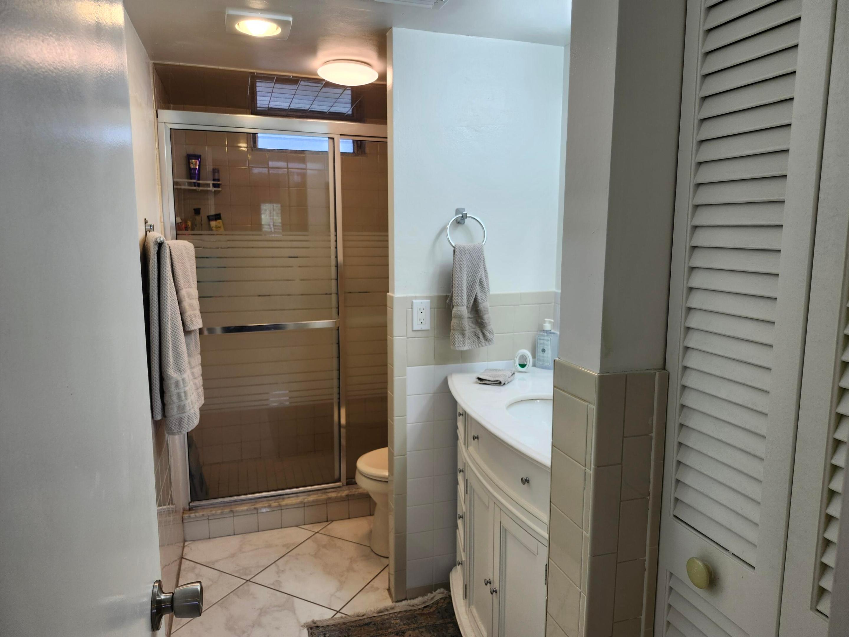 VILLAGE ROYALE GREENRIDGE CONDO - Residential