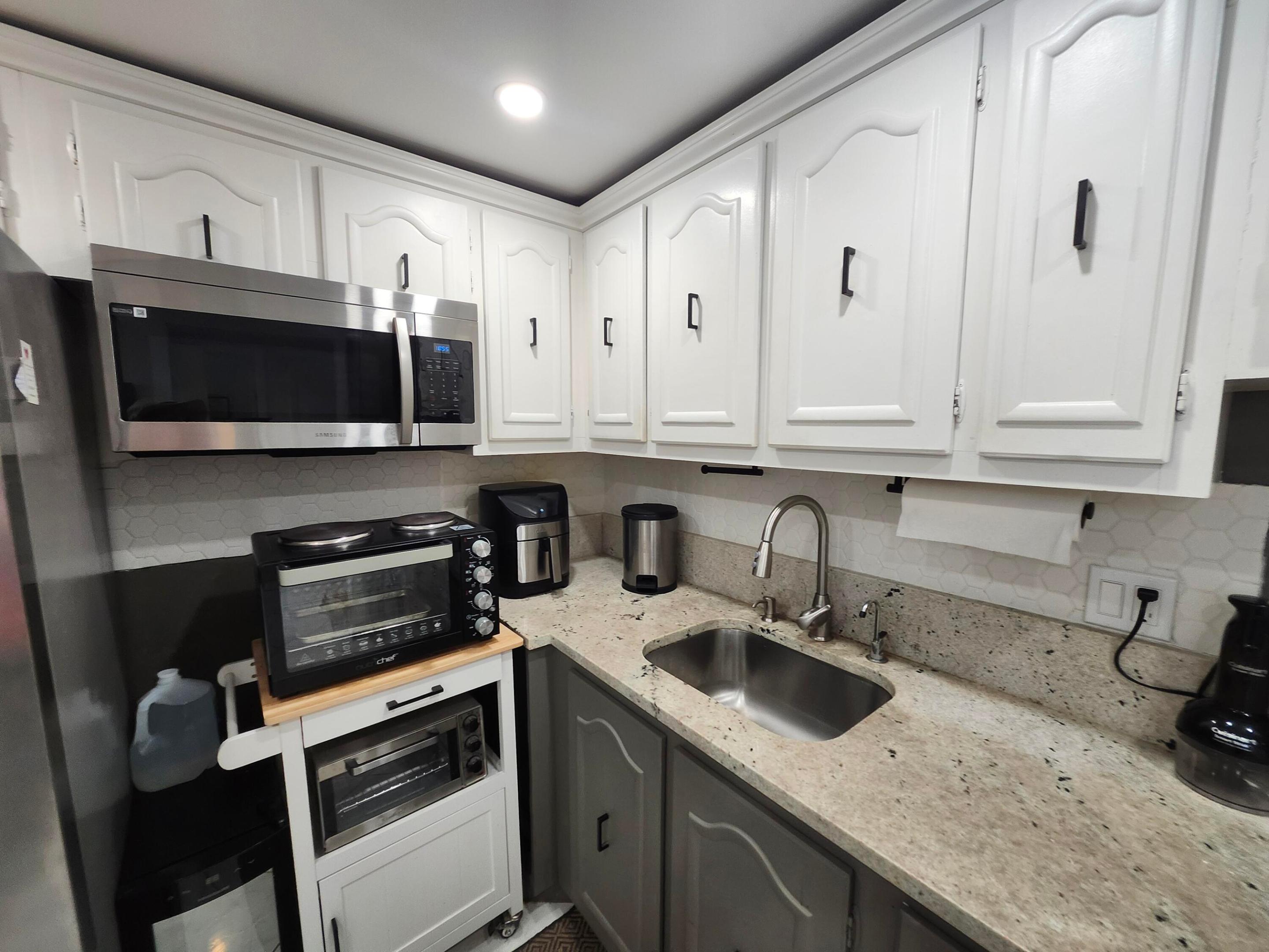 VILLAGE ROYALE GREENRIDGE CONDO - Residential